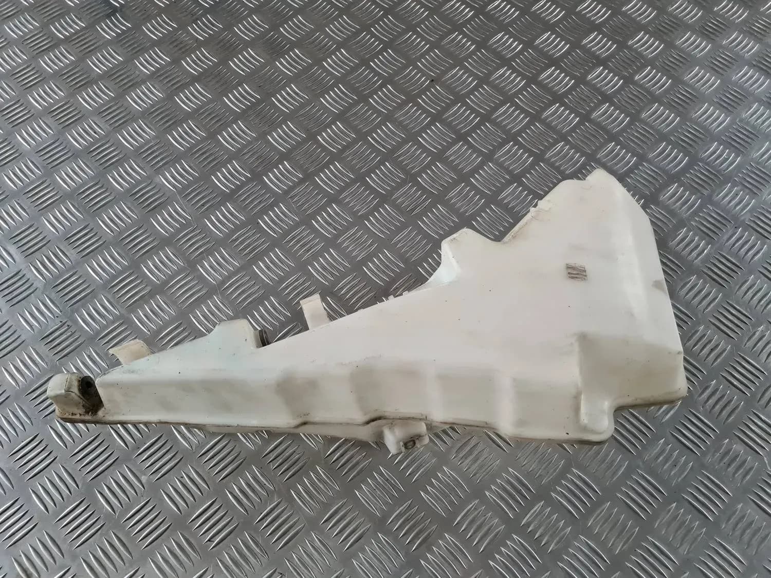 Depósito del líquido limpiaparabrisas AUDI A6 2008 - foto 3