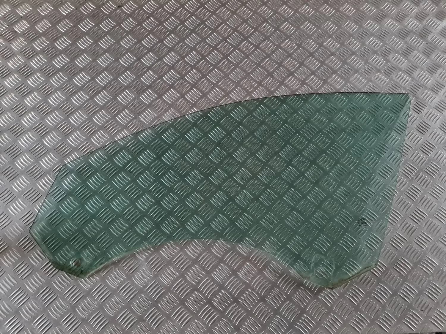 Cristal de la puerta delantera izquierda AUDI A6 2008