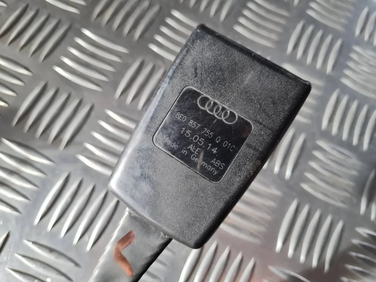Hebilla del cinturón de seguridad delantero AUDI A6 2008 - foto 4