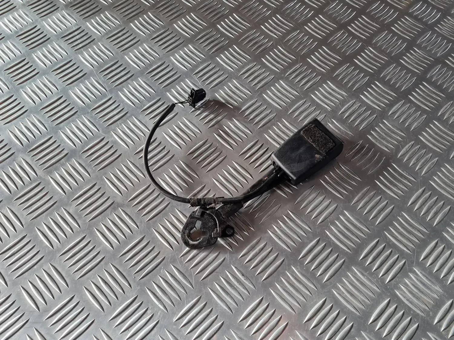 Hebilla del cinturón de seguridad delantero AUDI A6 2008 - foto 1