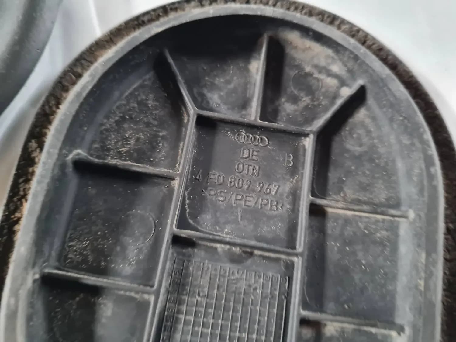 Tapa del revestimiento del paso de rueda delantero AUDI A6 2008 - foto 2
