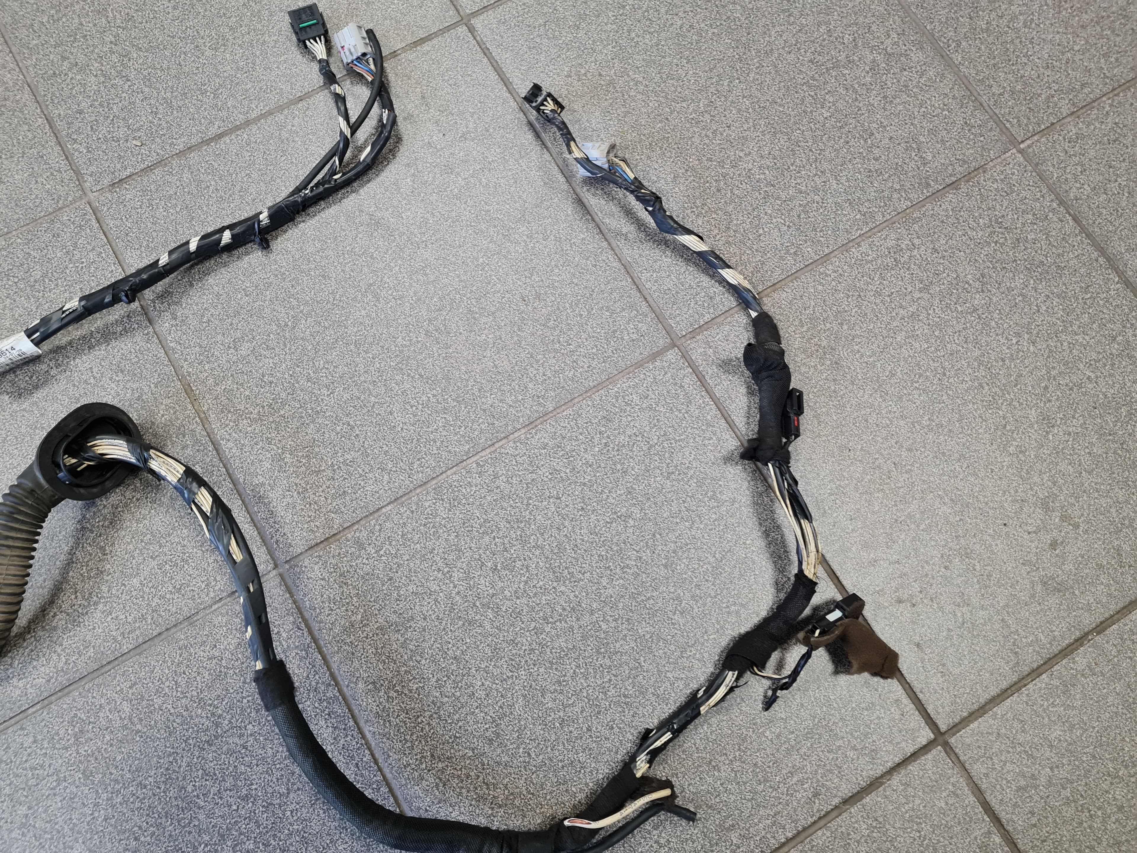 Cables de la tapa del maletero OPEL INSIGNIA SPORTS TOURER 2010 (C) - foto 2