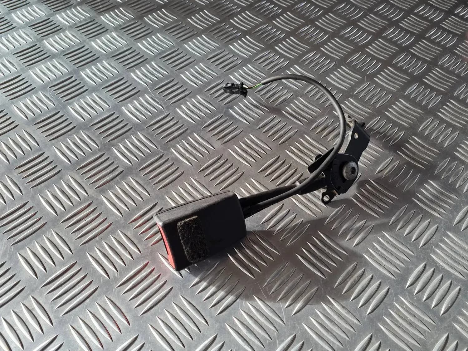 Hebilla del cinturón de seguridad delantero AUDI A6 2008