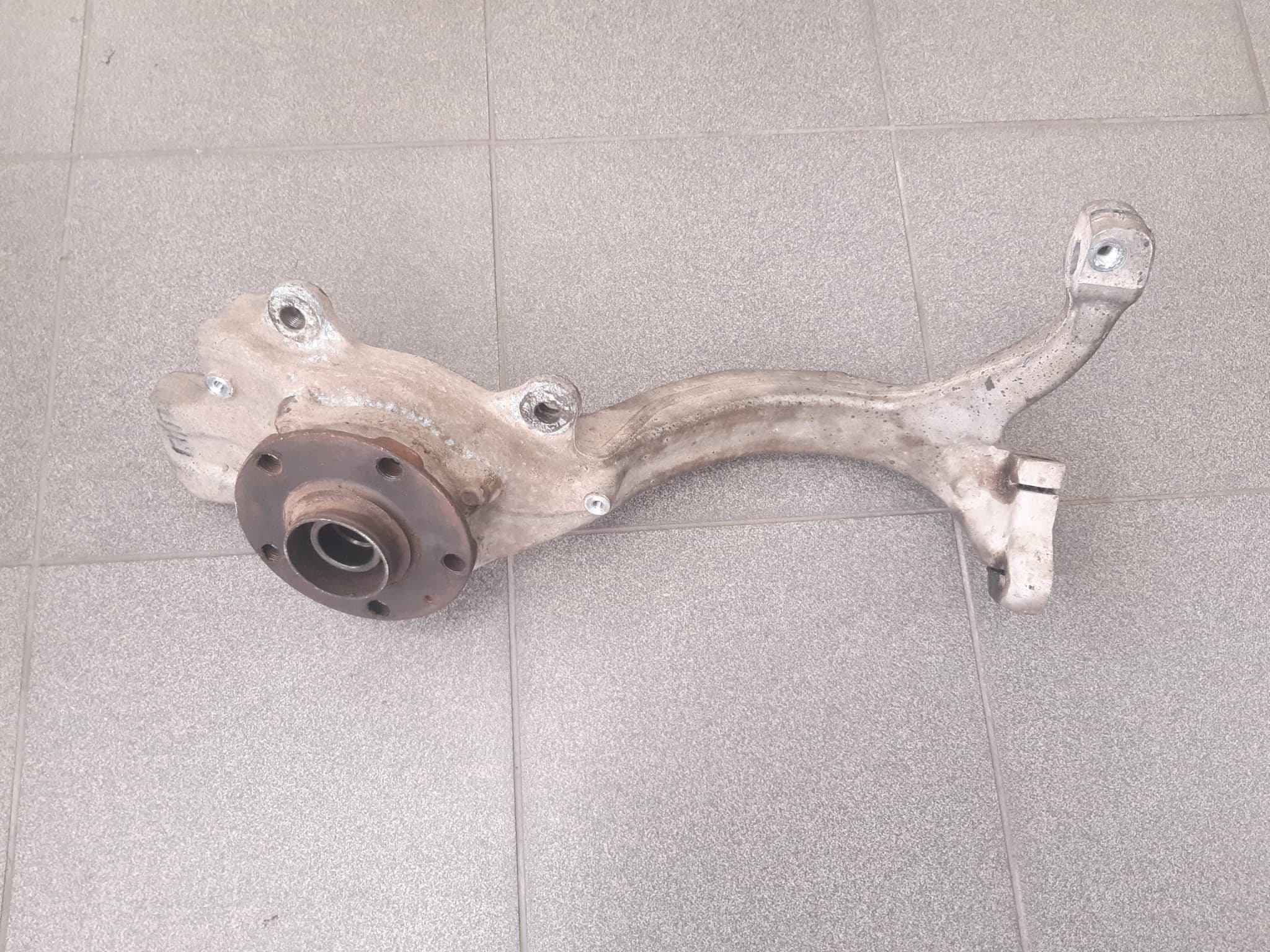 Cubo de la rueda delantera derecha AUDI A6 2008 - foto 2