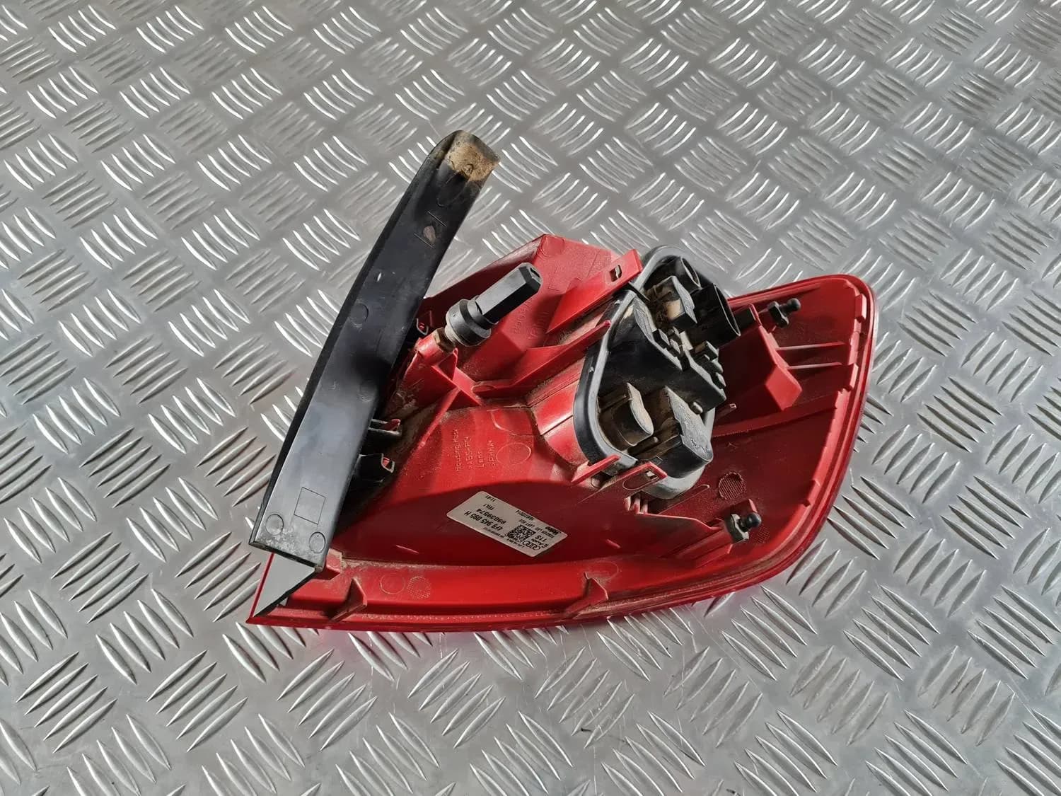 Luz trasera izquierda AUDI A6 2008 - foto 4