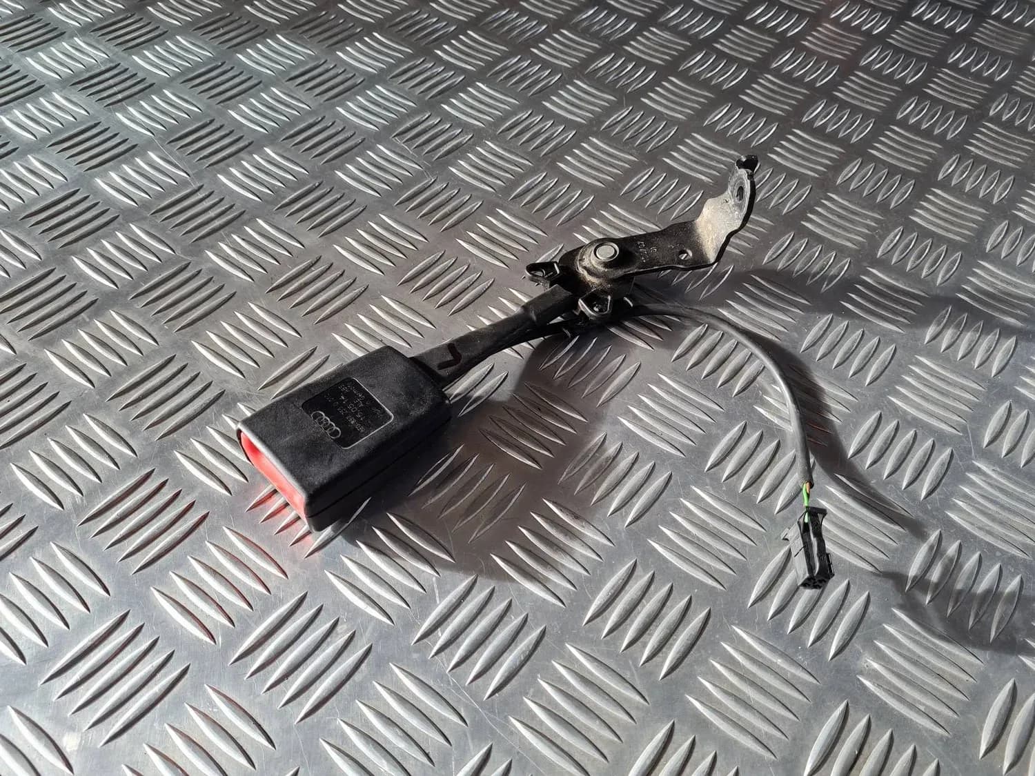 Hebilla del cinturón de seguridad delantero AUDI A6 2008 - foto 5