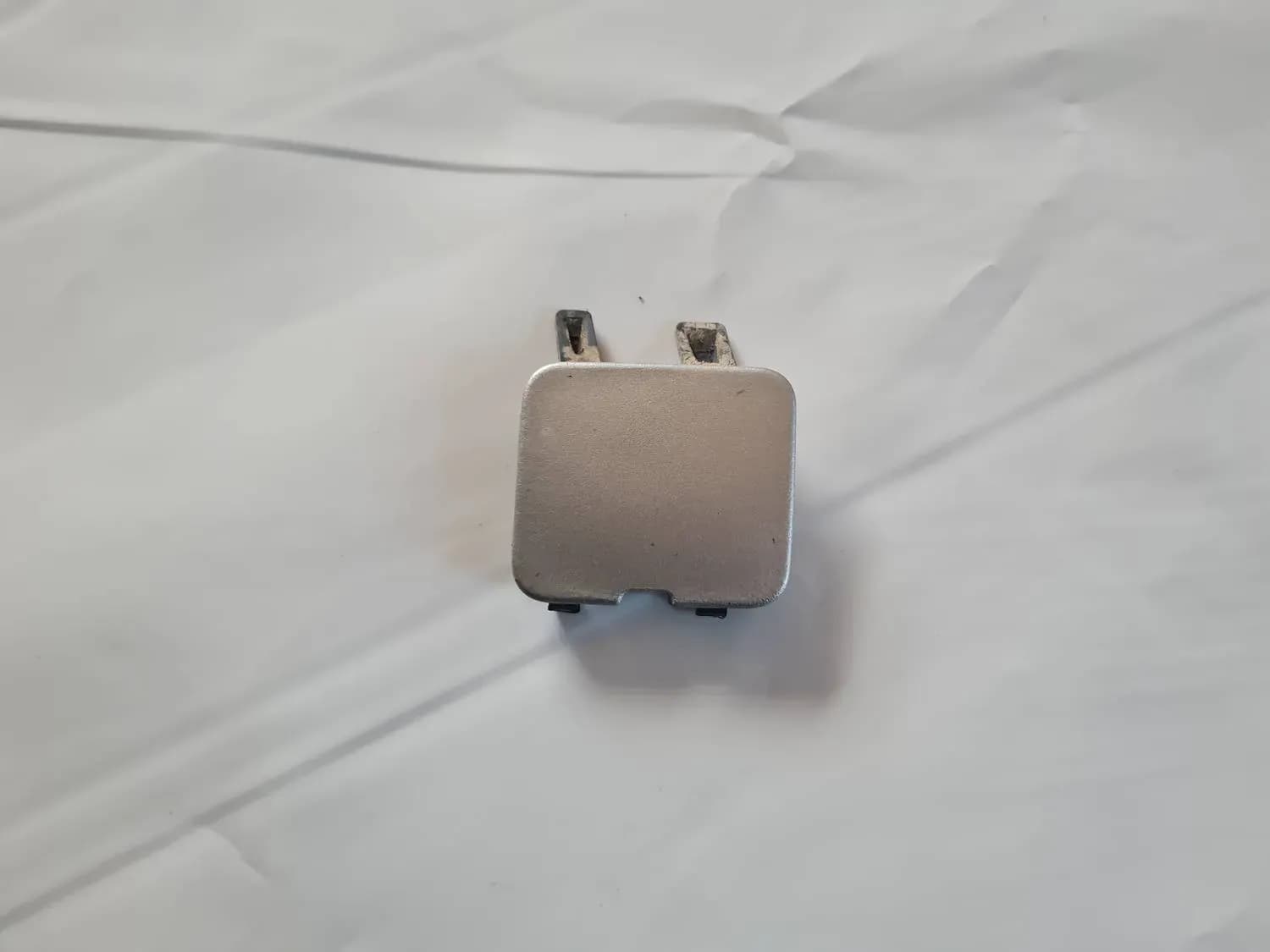 Cubierta del gancho de remolque del parachoques trasero RENAULT SCENIC III 2011 - foto 3