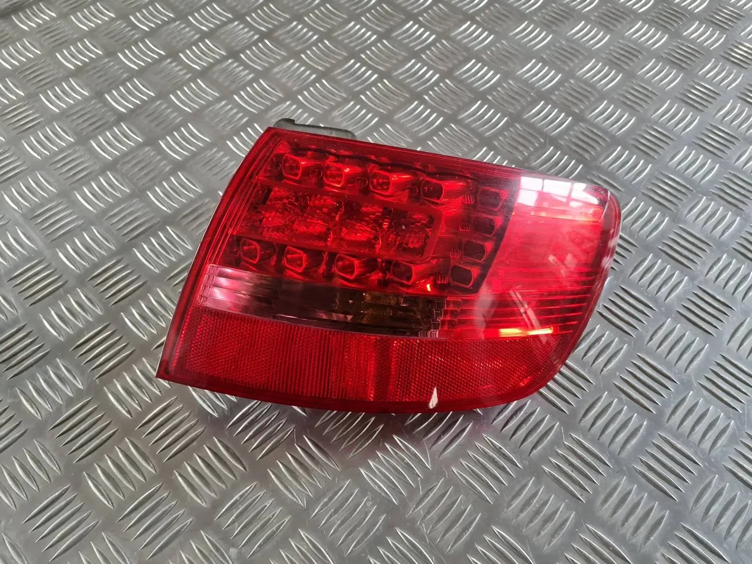 Luz trasera derecha AUDI A6 2008