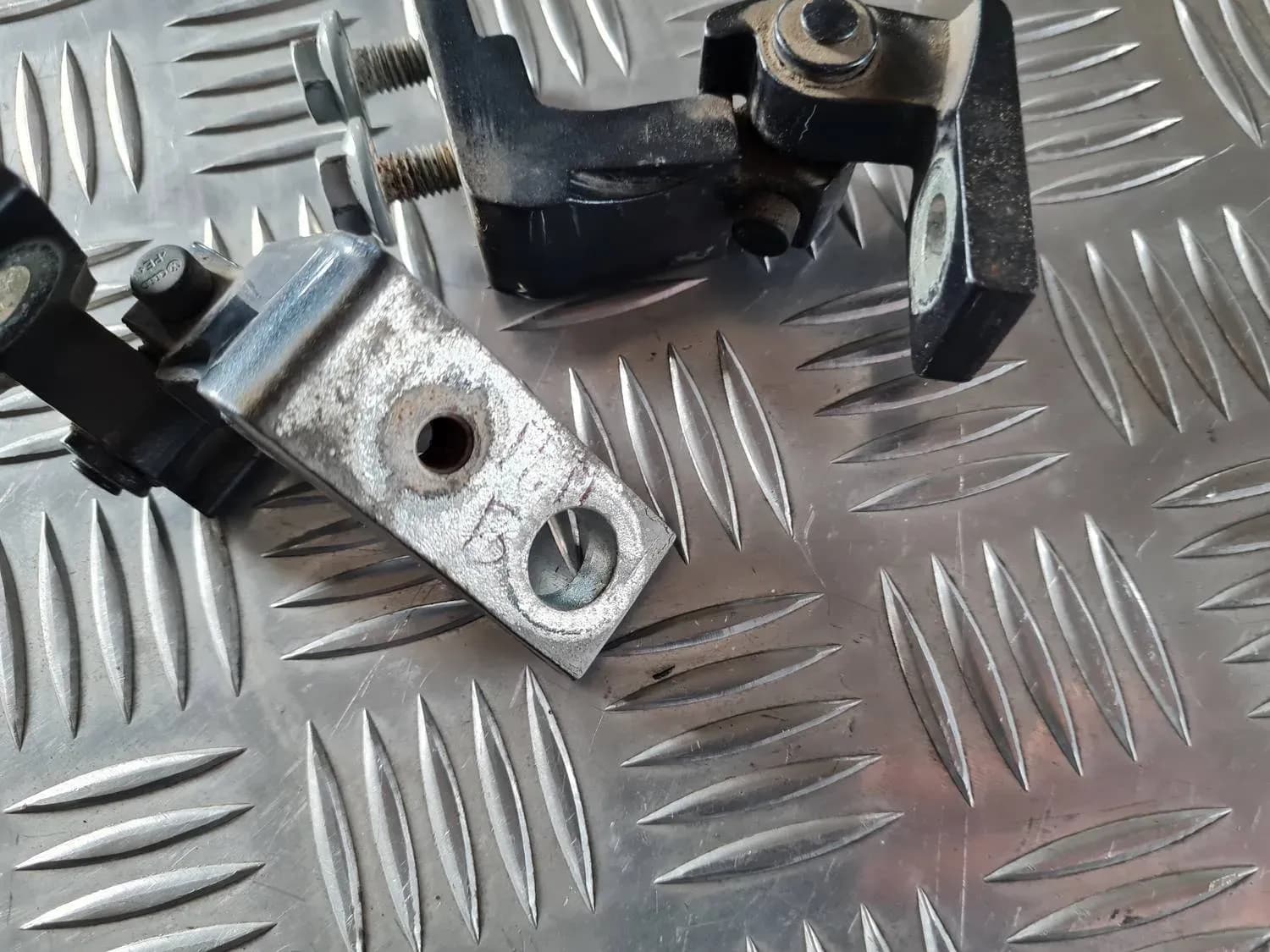 Bisagra de la puerta AUDI A6 2008 - foto 2