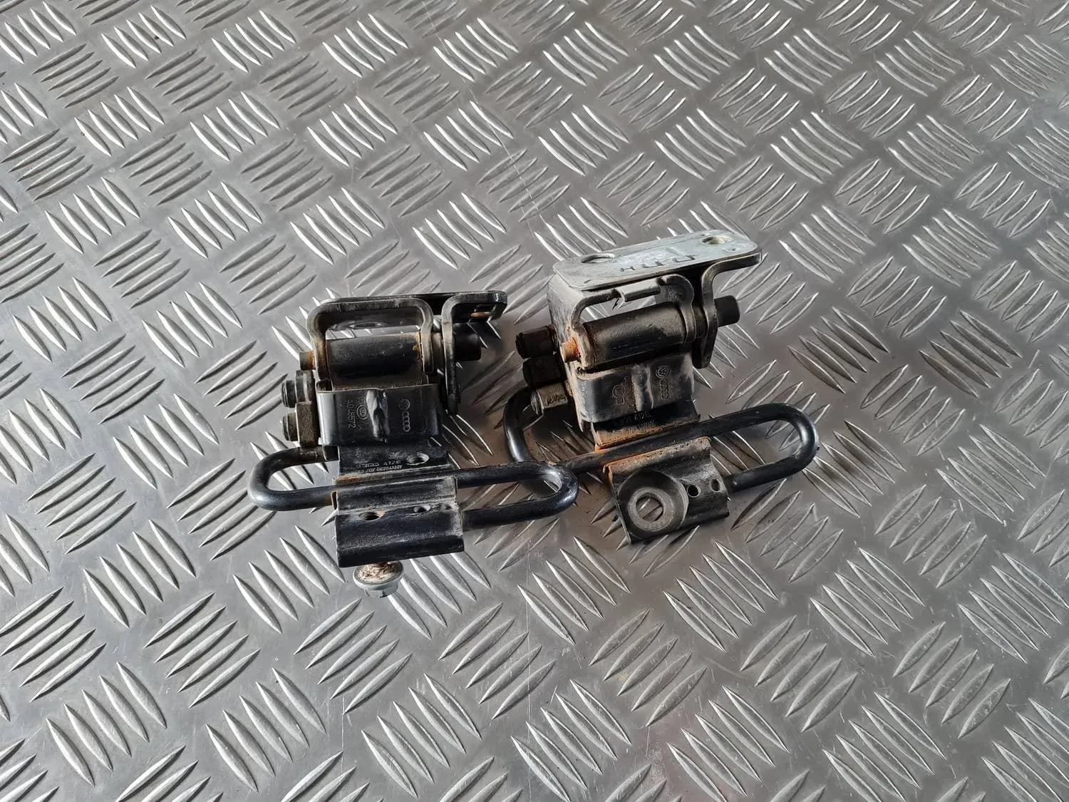 Bisagra de la puerta AUDI A6 2008 - foto 2