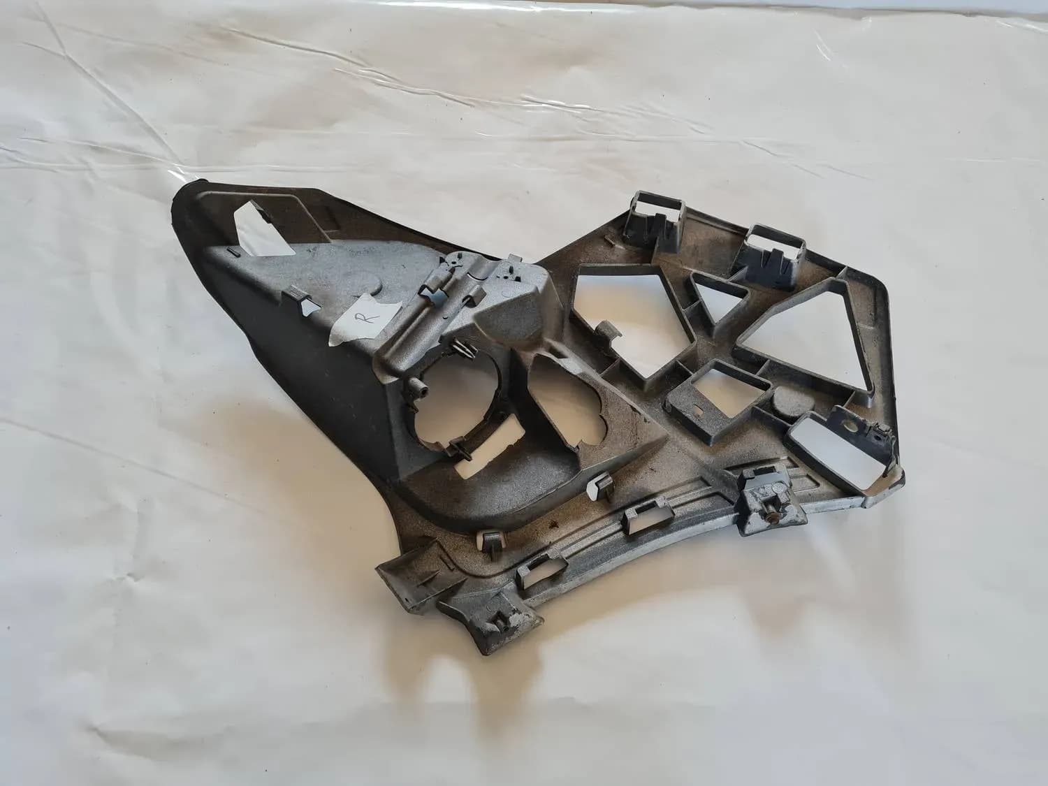 Soporte derecho del parachoques delantero RENAULT SCENIC III 2011 - foto 2