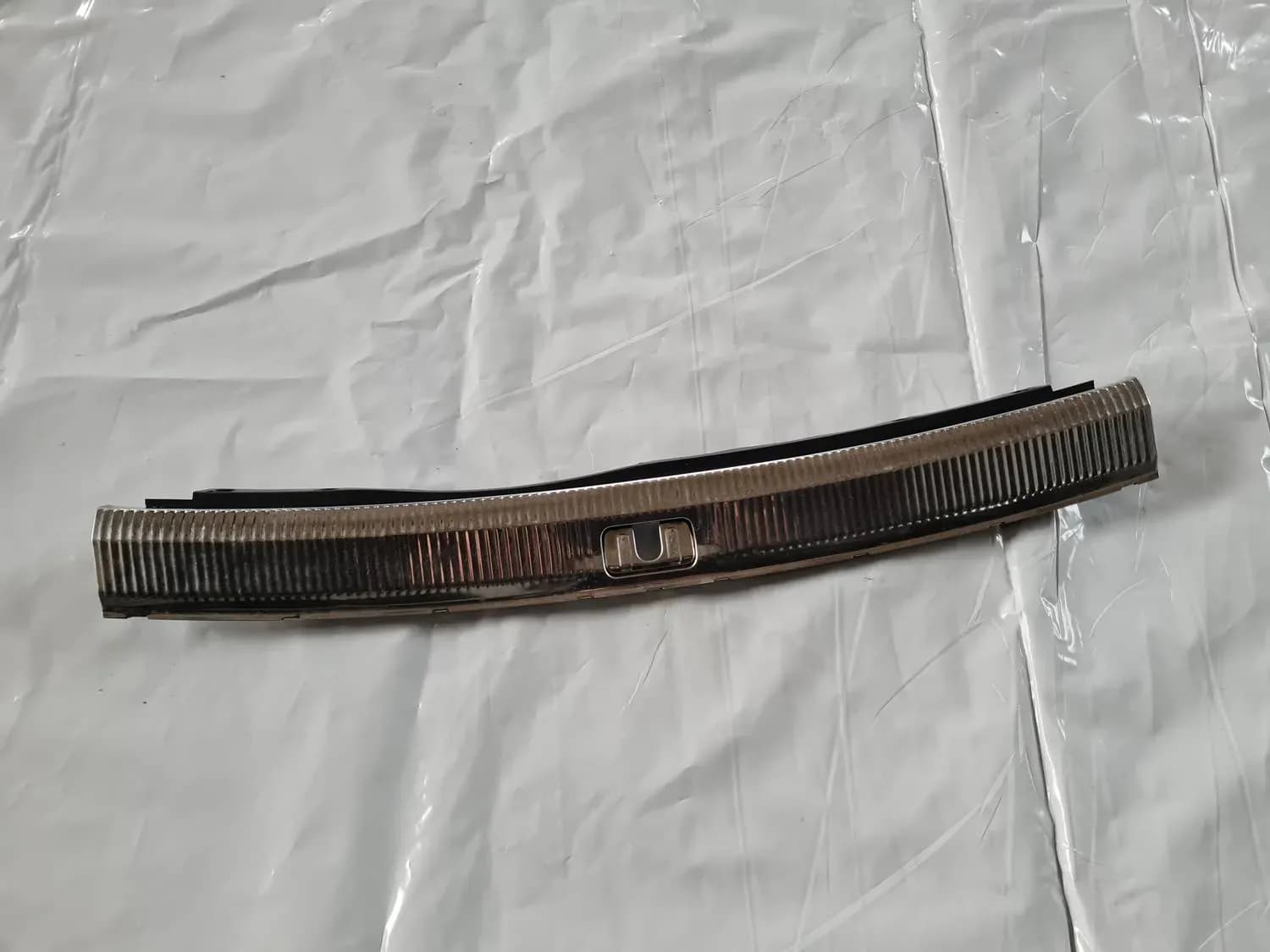 Cubierta del umbral del maletero AUDI A6 2008 - foto 1
