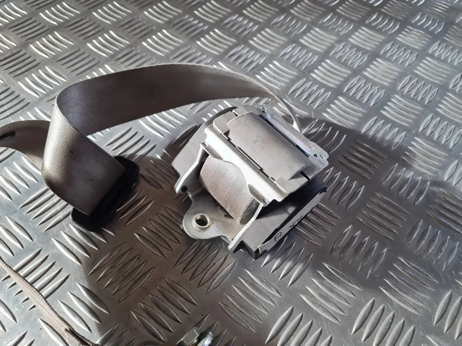 Cinturón de seguridad trasero derecho AUDI A6 2008 - foto 3