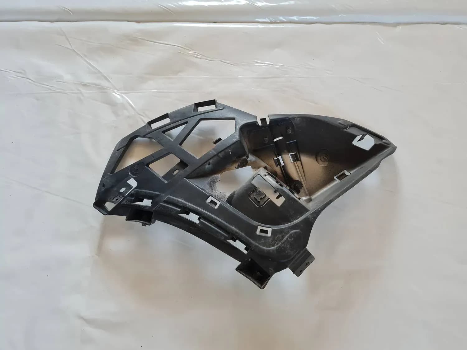 Soporte derecho del parachoques delantero RENAULT SCENIC III 2011 - foto 1