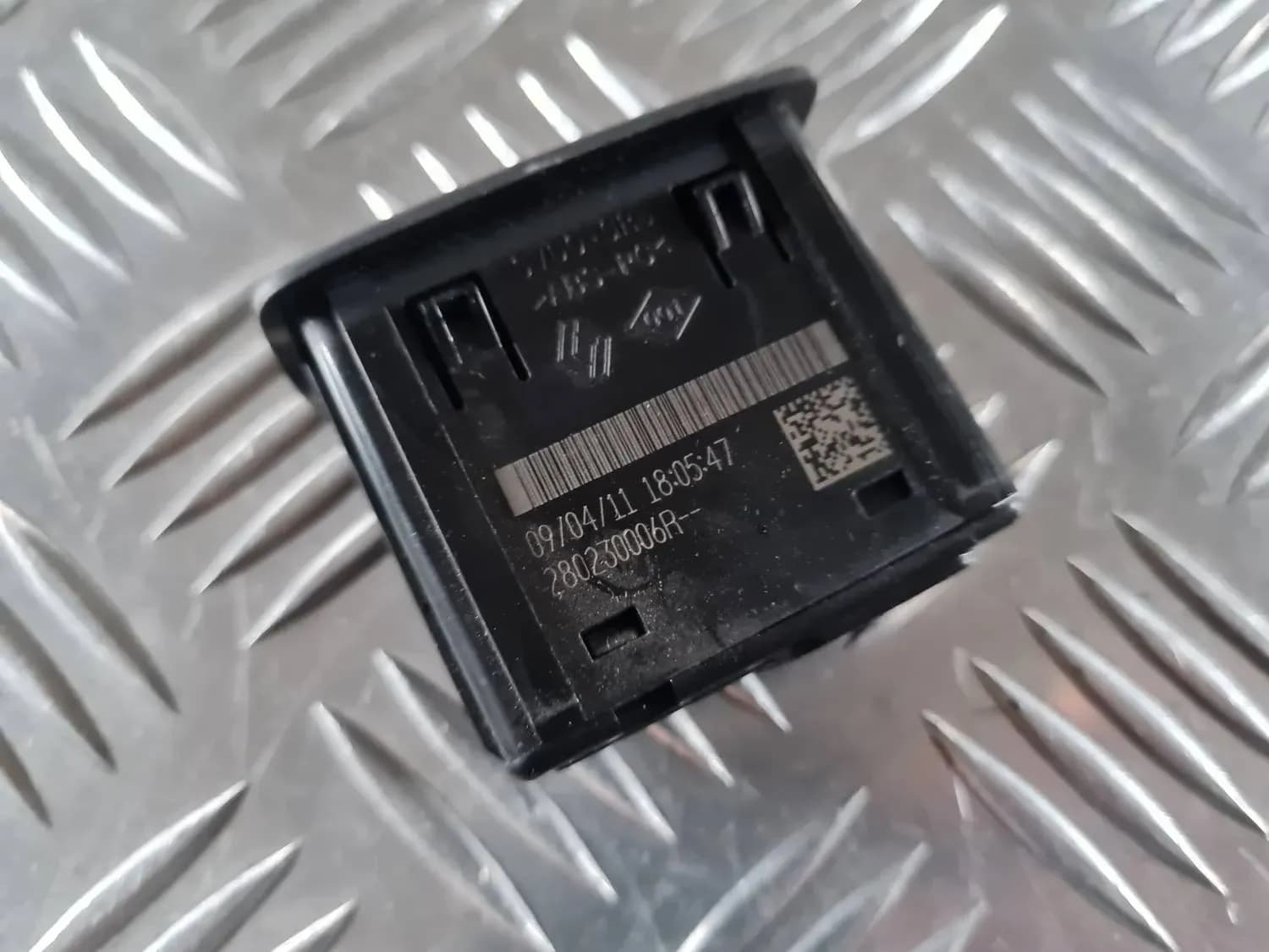 Adaptador USB/AUX RENAULT SCENIC III 2011 - foto 2
