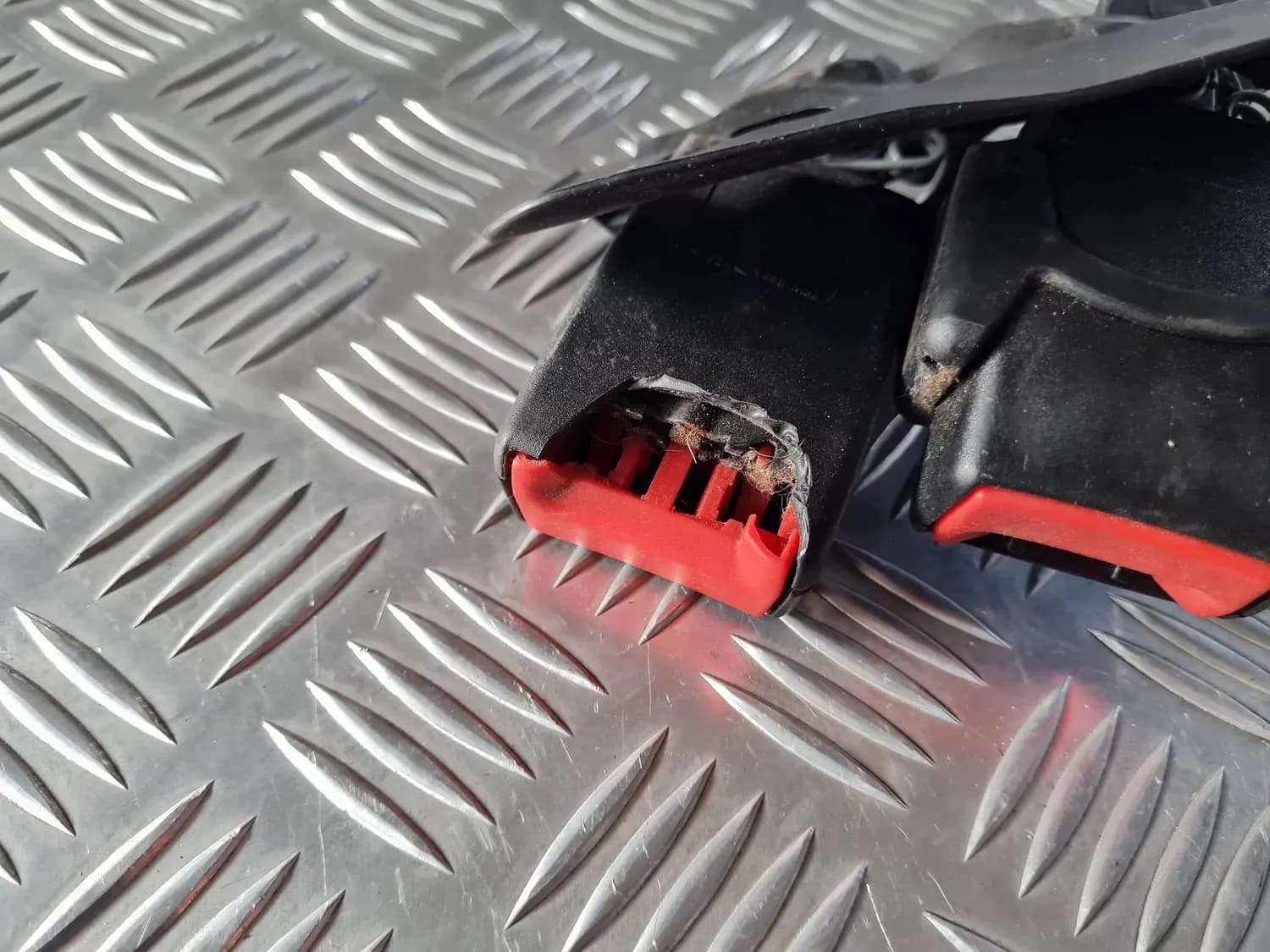 Hebilla del cinturón de seguridad trasero doble AUDI A6 2008 - foto 5
