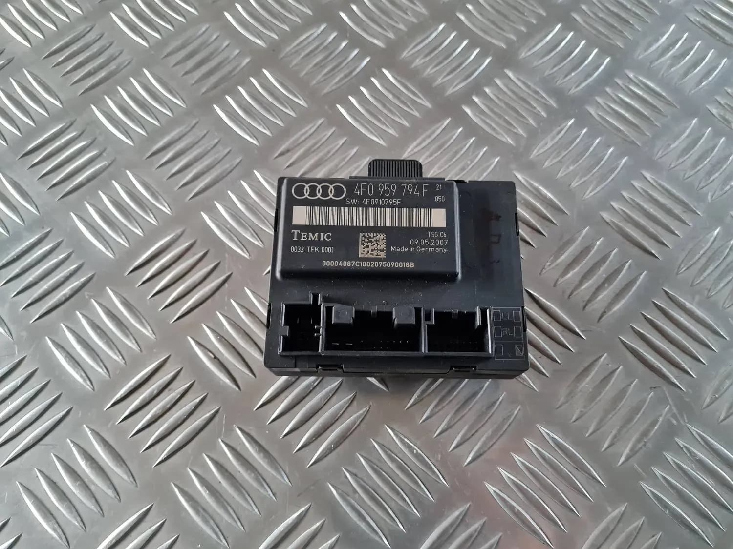Unidad de control de la puerta trasera derecha AUDI A6 2008