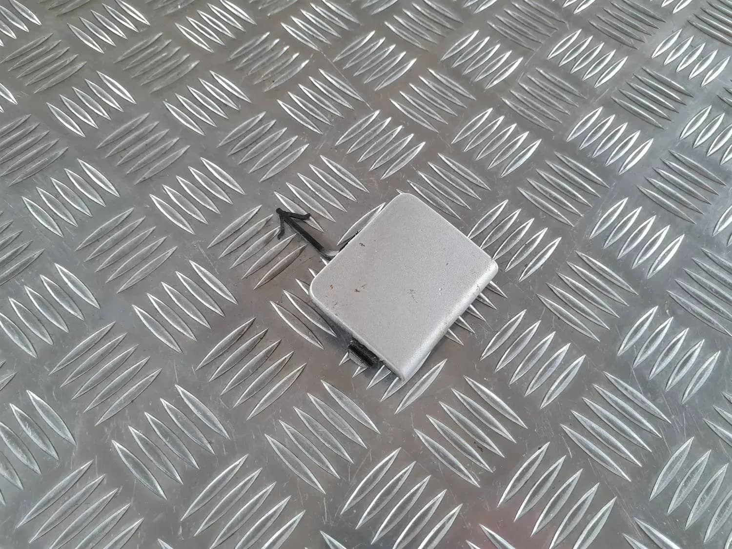 Cubierta del gancho de remolque del parachoques delantero RENAULT SCENIC III 2011 - foto 2