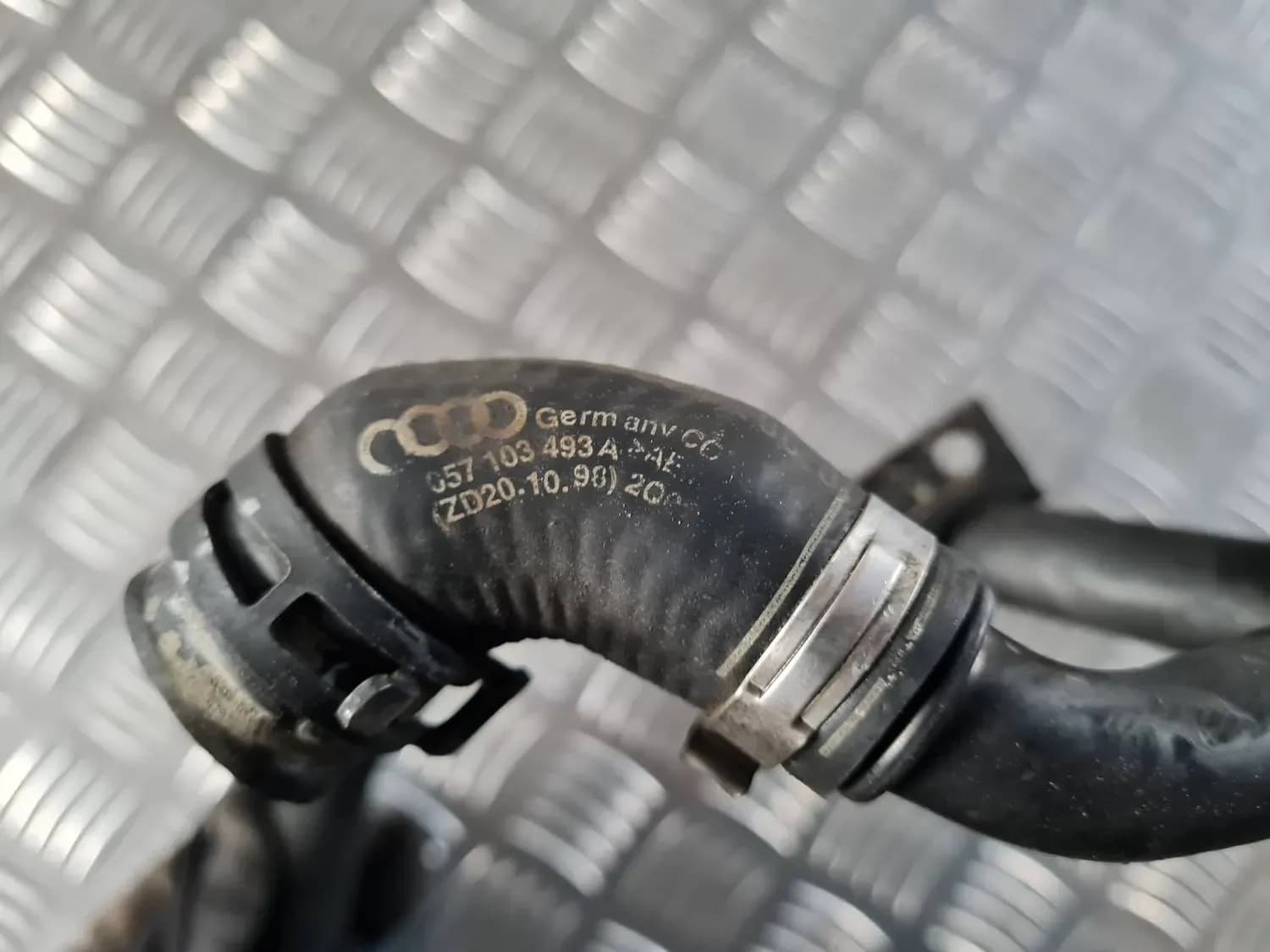 Tubo de ventilación del cárter AUDI A6 2008 - foto 2