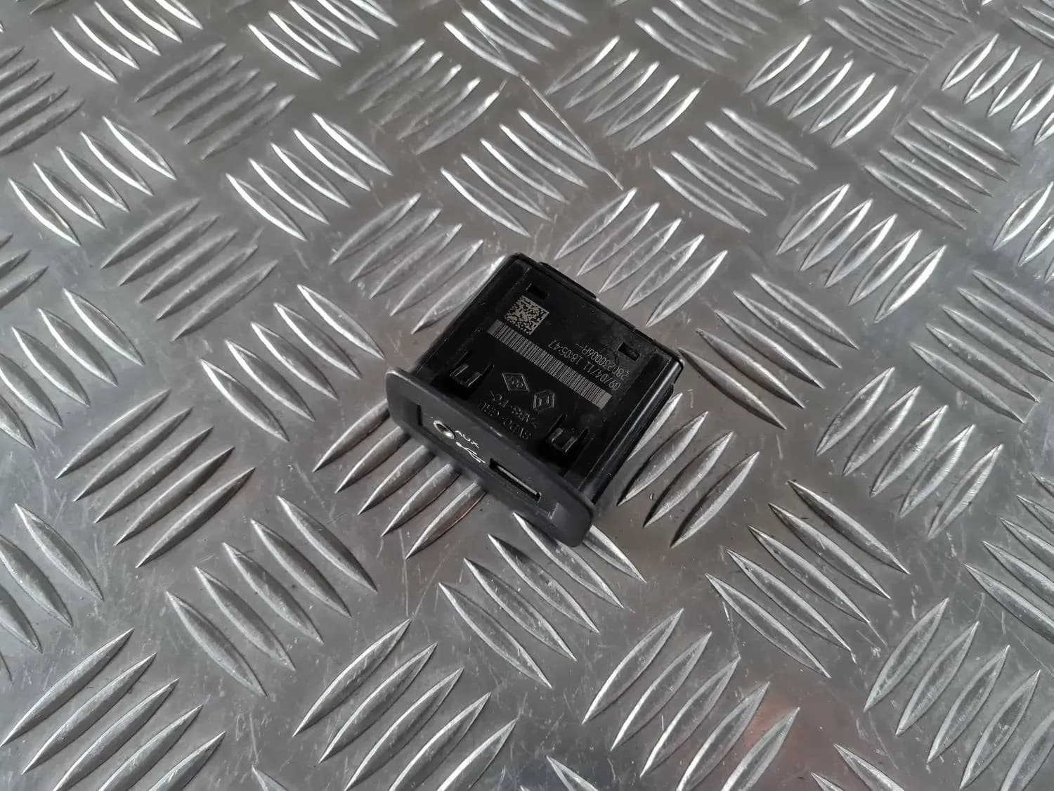 Adaptador USB/AUX RENAULT SCENIC III 2011 - foto 3