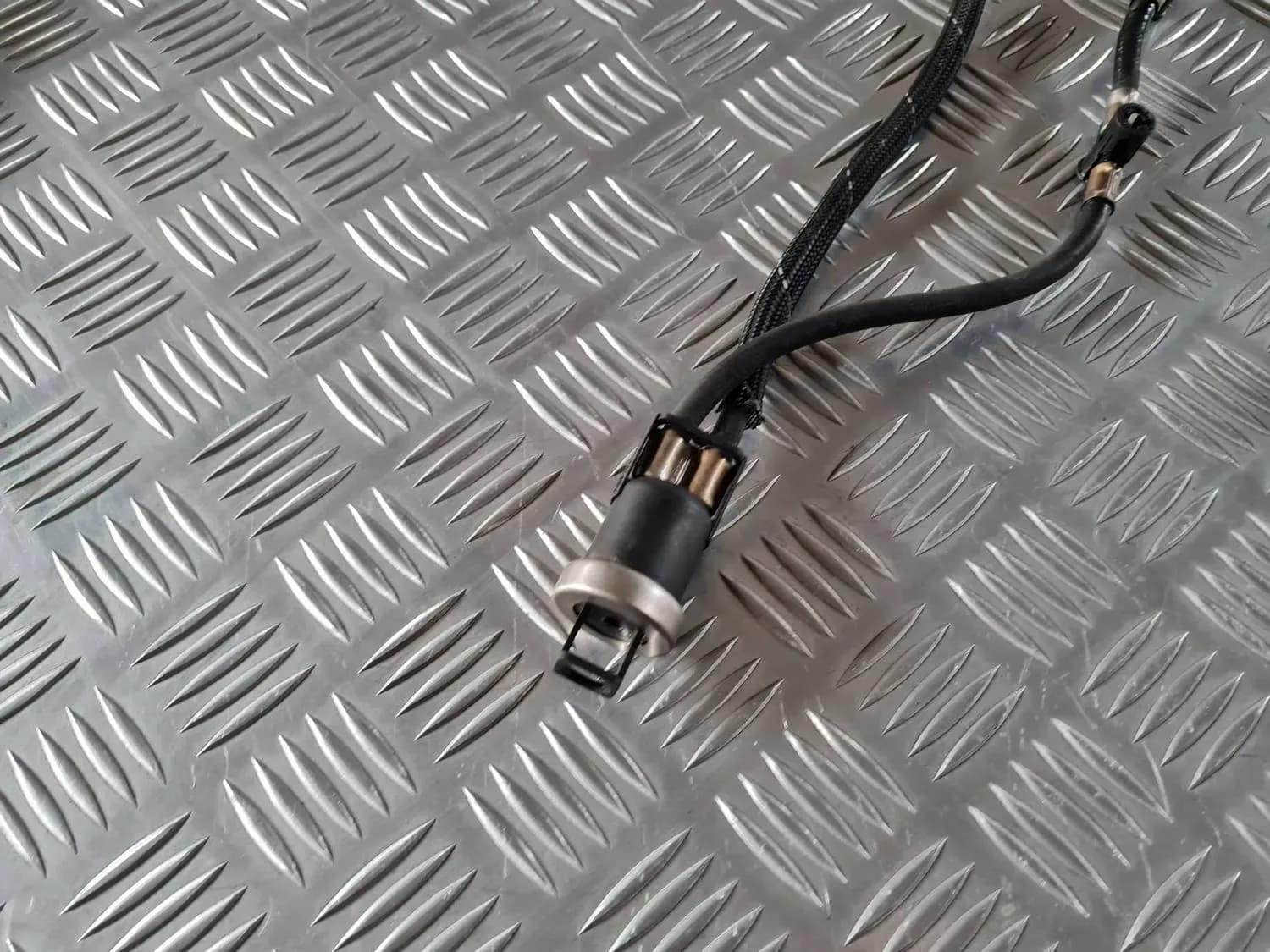 Tubo de retorno de combustible AUDI A6 2008 - foto 3