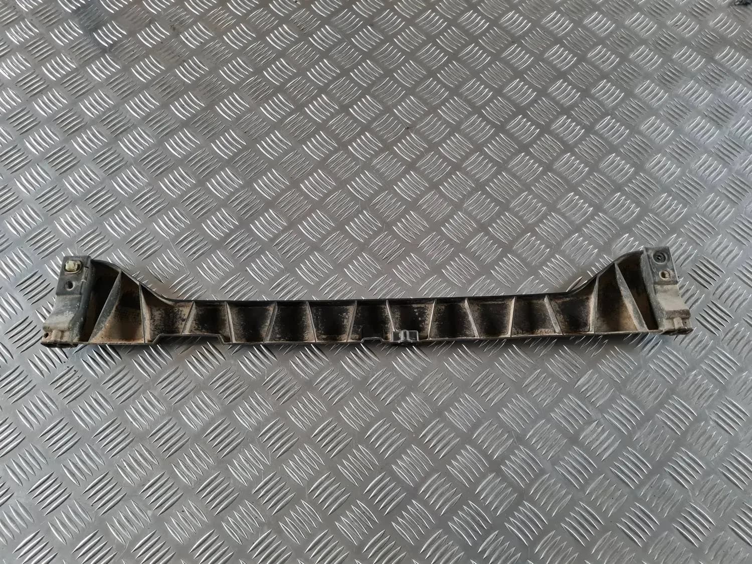 Soporte central del parachoques trasero AUDI A6 2008 - foto 3