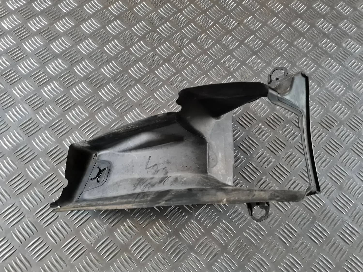 Deflector de aire de admisión, izquierdo AUDI A6 2008 - foto 1