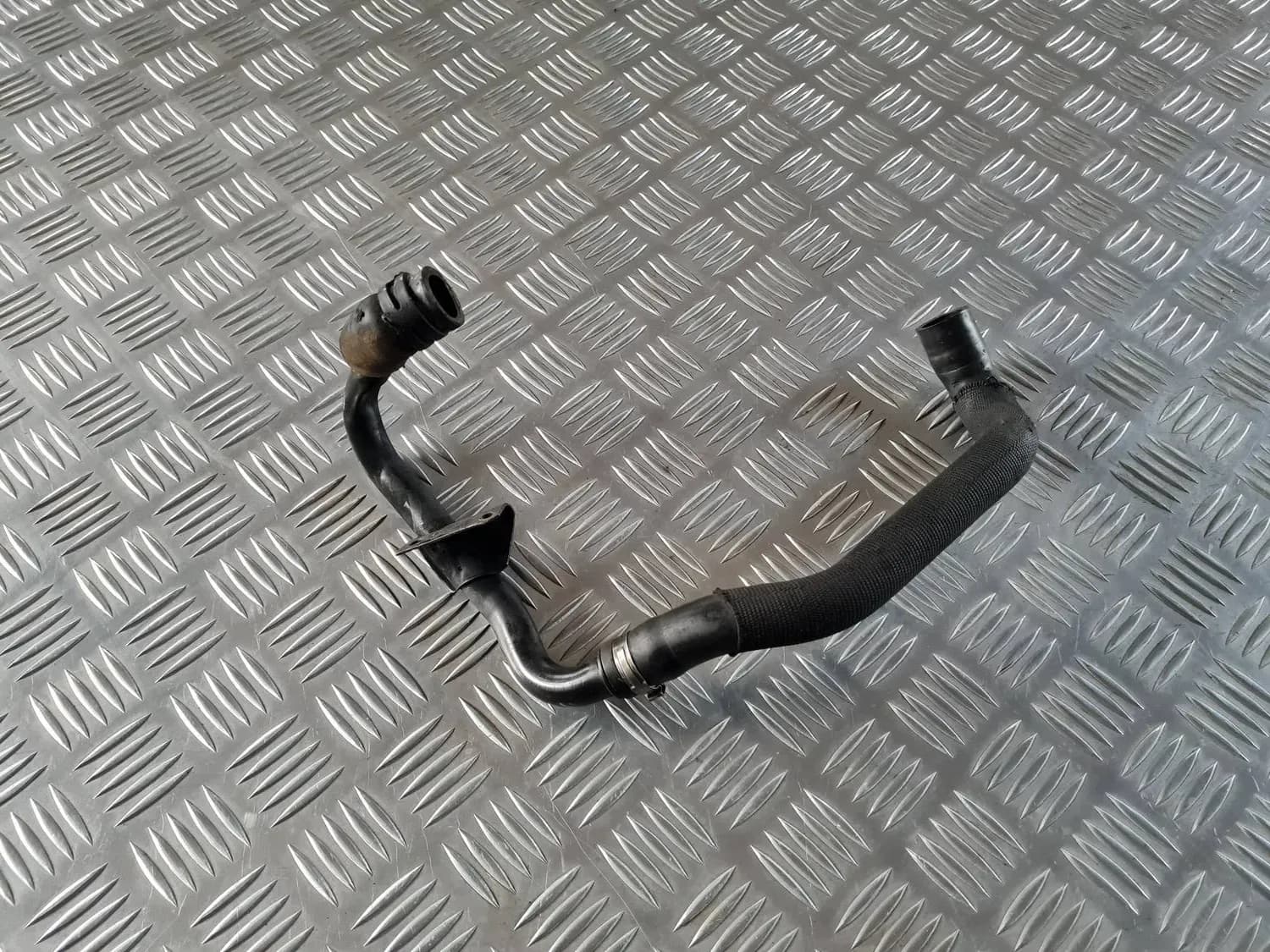 Tubo de ventilación del cárter AUDI A6 2008 - foto 1
