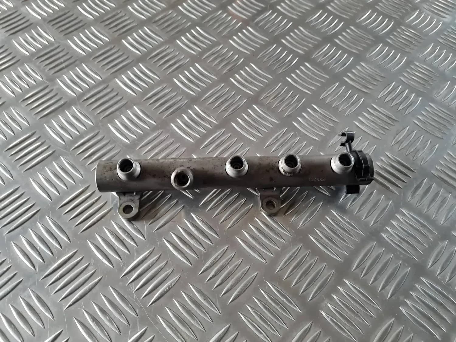 Riel de combustible AUDI A6 2008 - foto 3