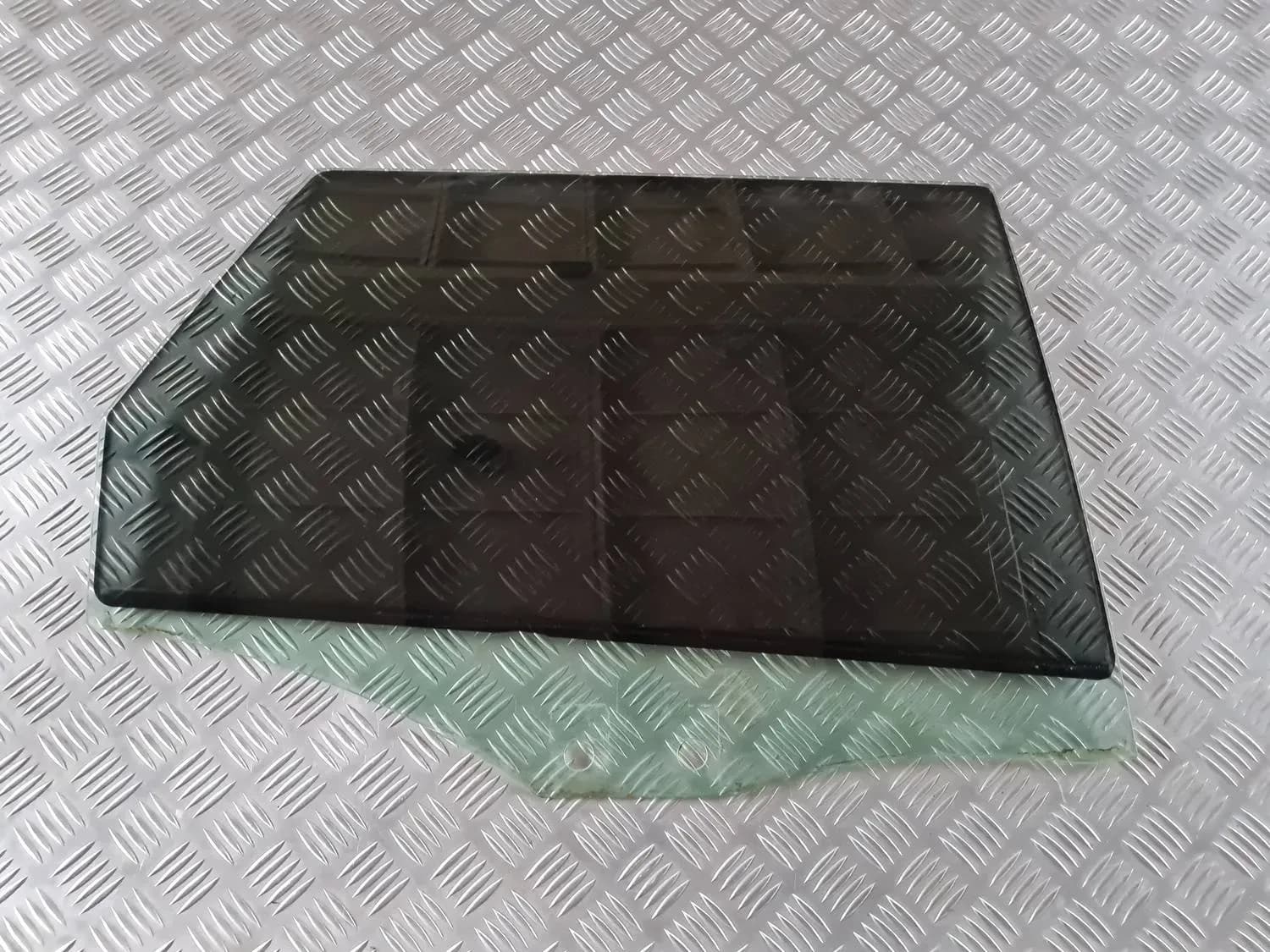 Cristal de la puerta trasera derecha AUDI A6 2008