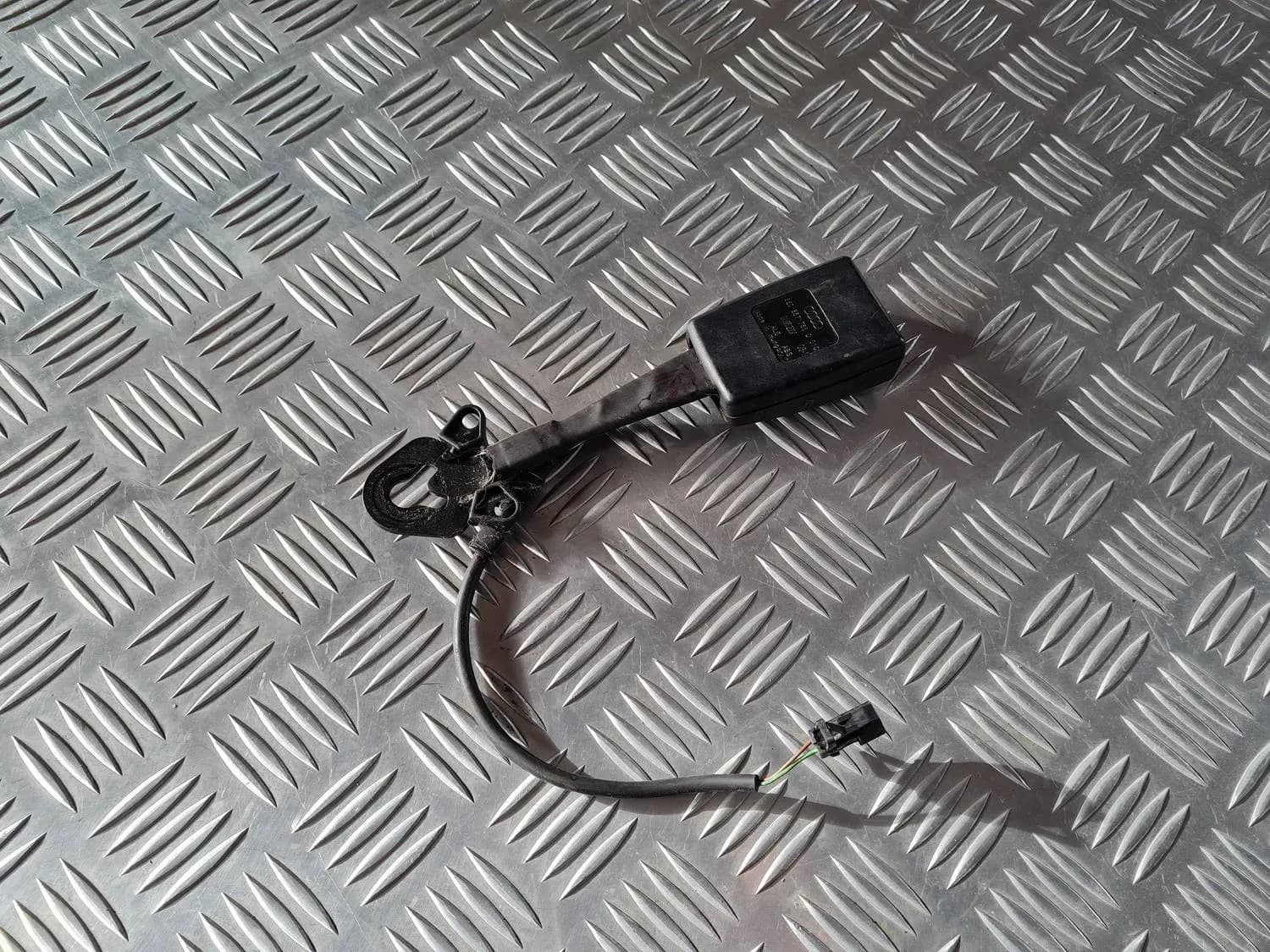 Hebilla del cinturón de seguridad delantero AUDI A6 2008 - foto 2