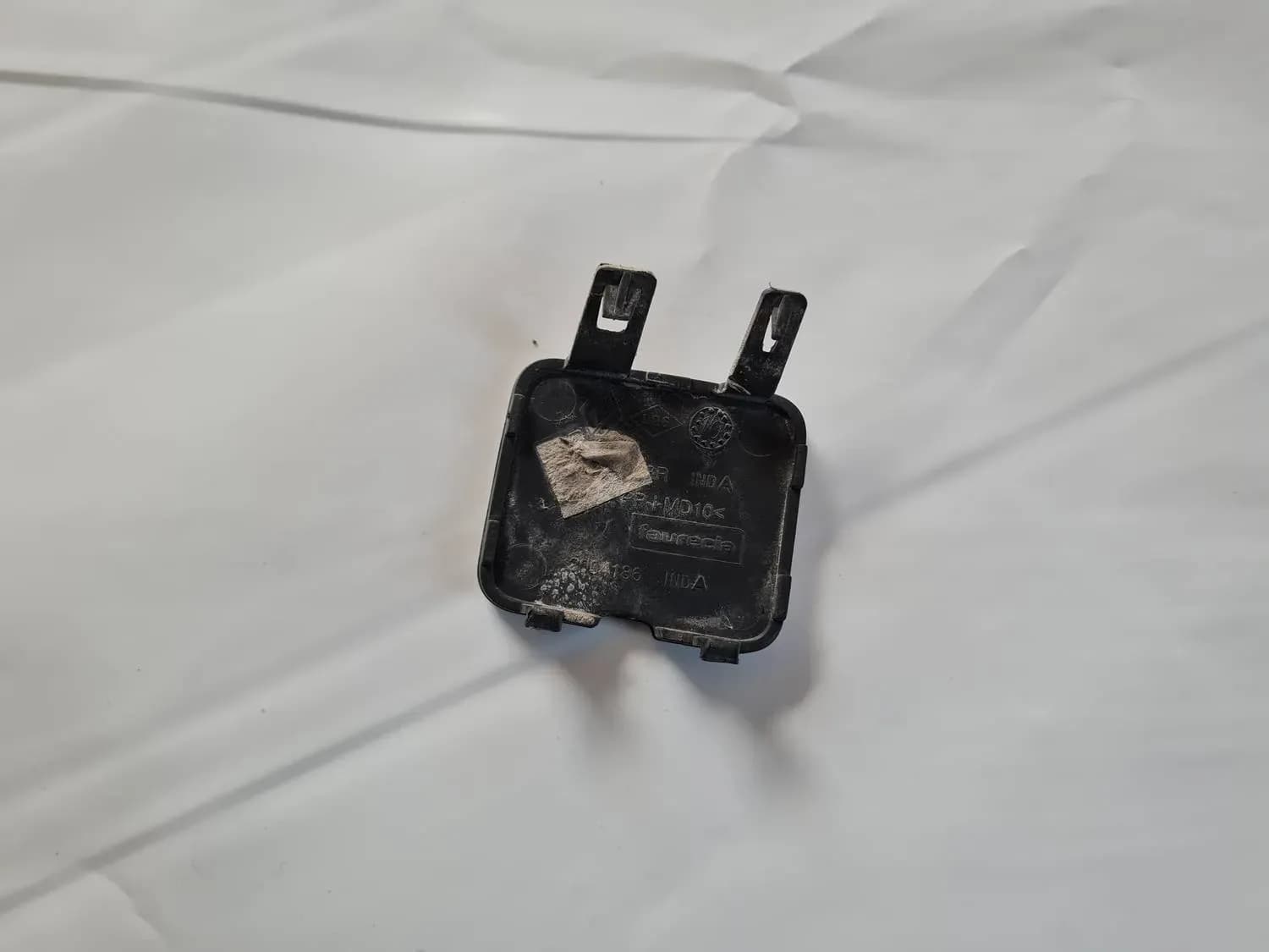 Cubierta del gancho de remolque del parachoques trasero RENAULT SCENIC III 2011 - foto 1