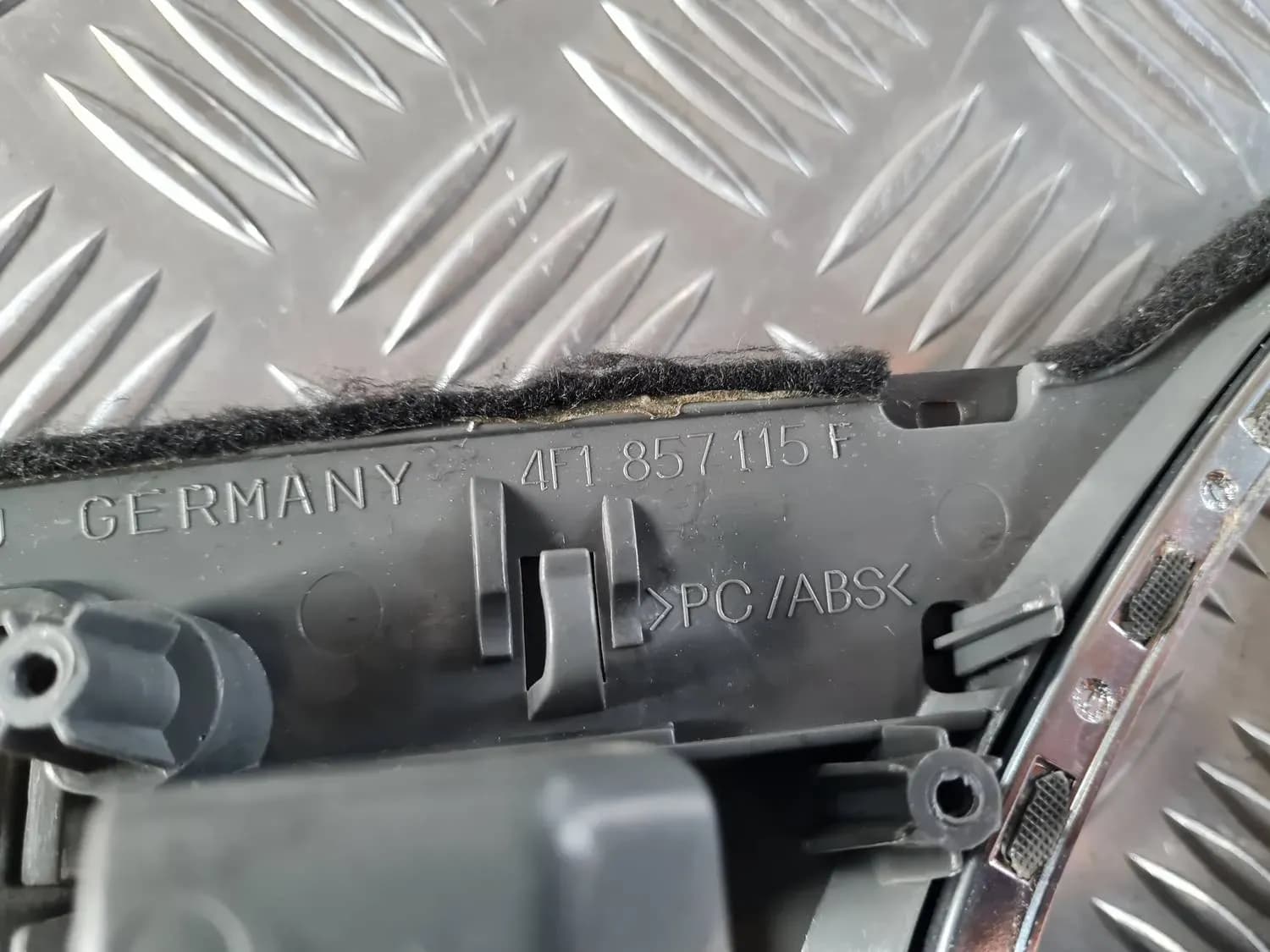 Moldura del velocímetro AUDI A6 2008 - foto 2