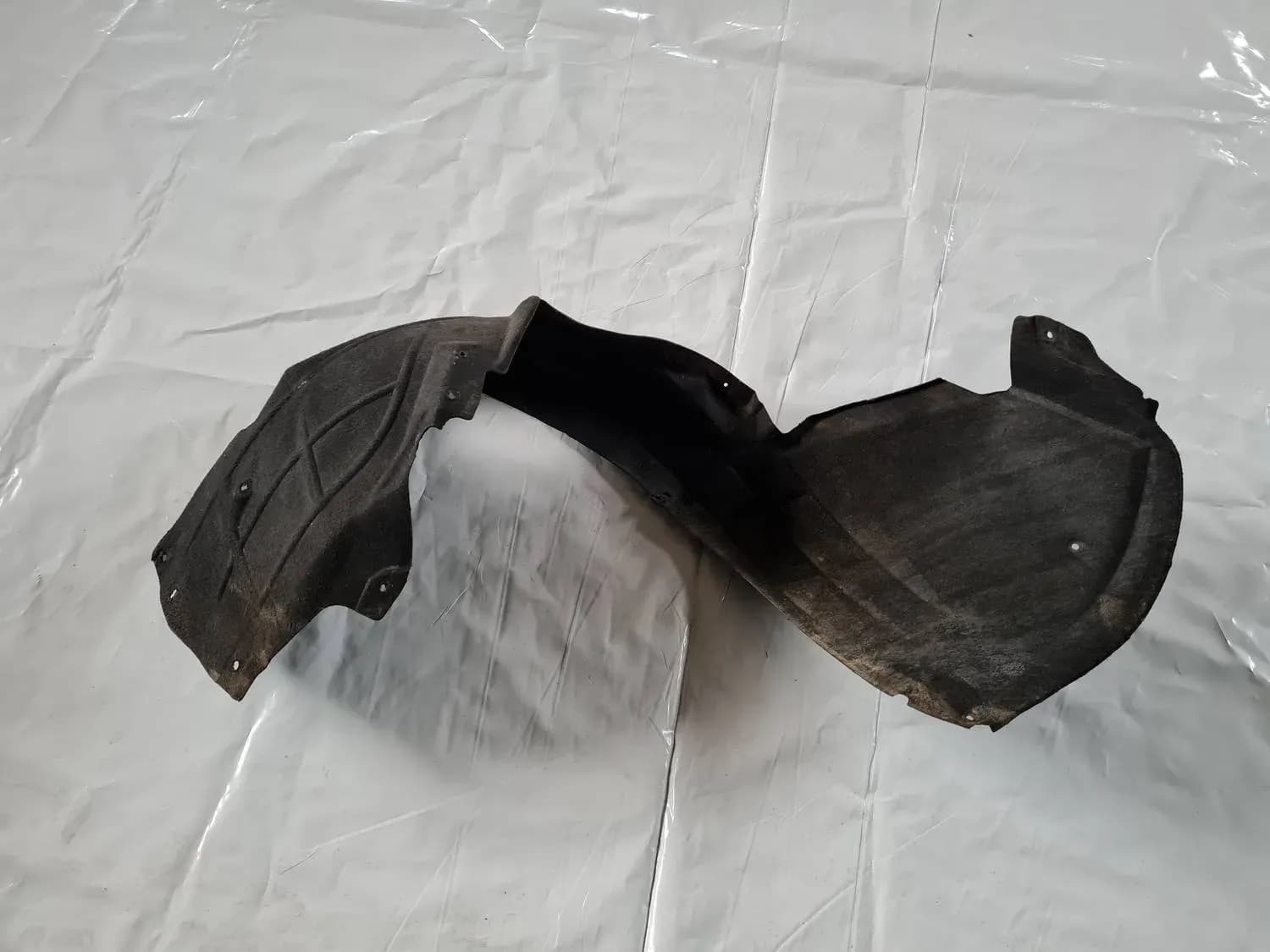 Guardabarros interior delantero izquierdo AUDI A6 2008 - foto 1