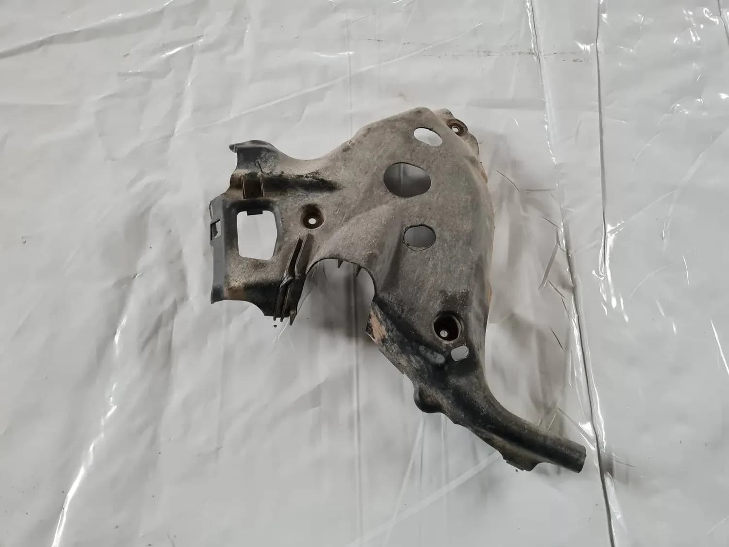 Protector del brazo de suspensión trasero AUDI A6 2008