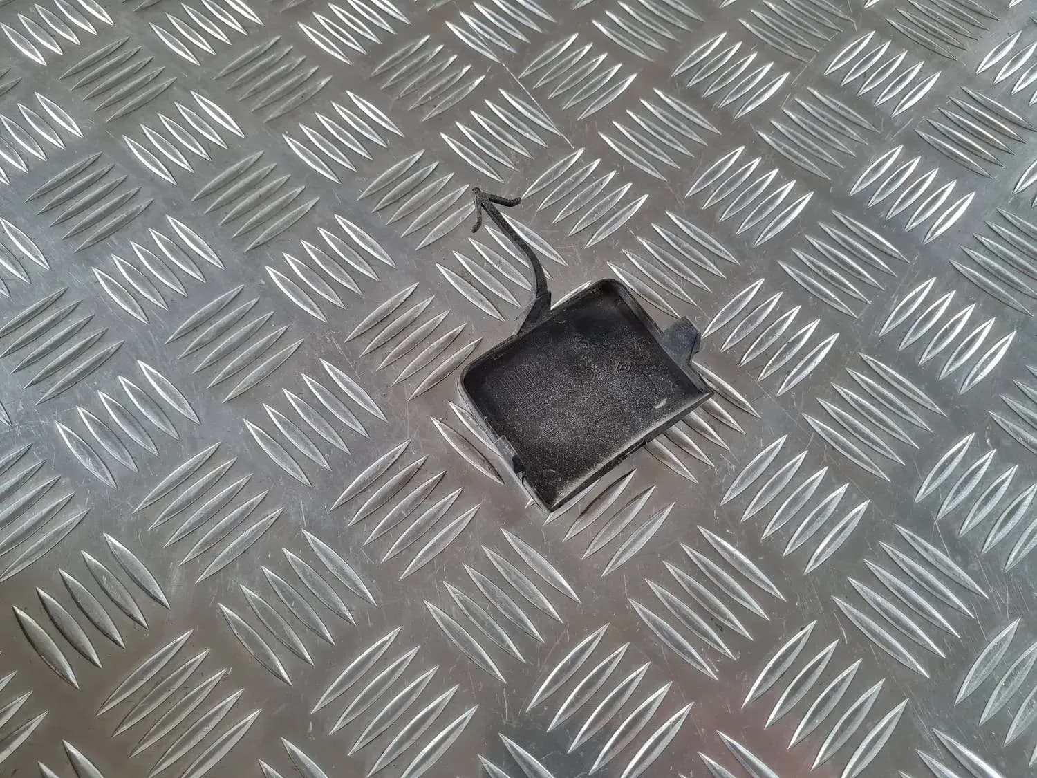 Cubierta del gancho de remolque del parachoques delantero RENAULT SCENIC III 2011 - foto 1