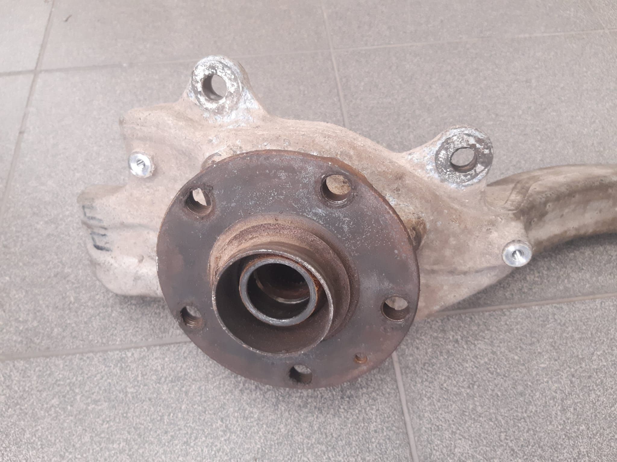 Cubo de la rueda delantera derecha AUDI A6 2008 - foto 3