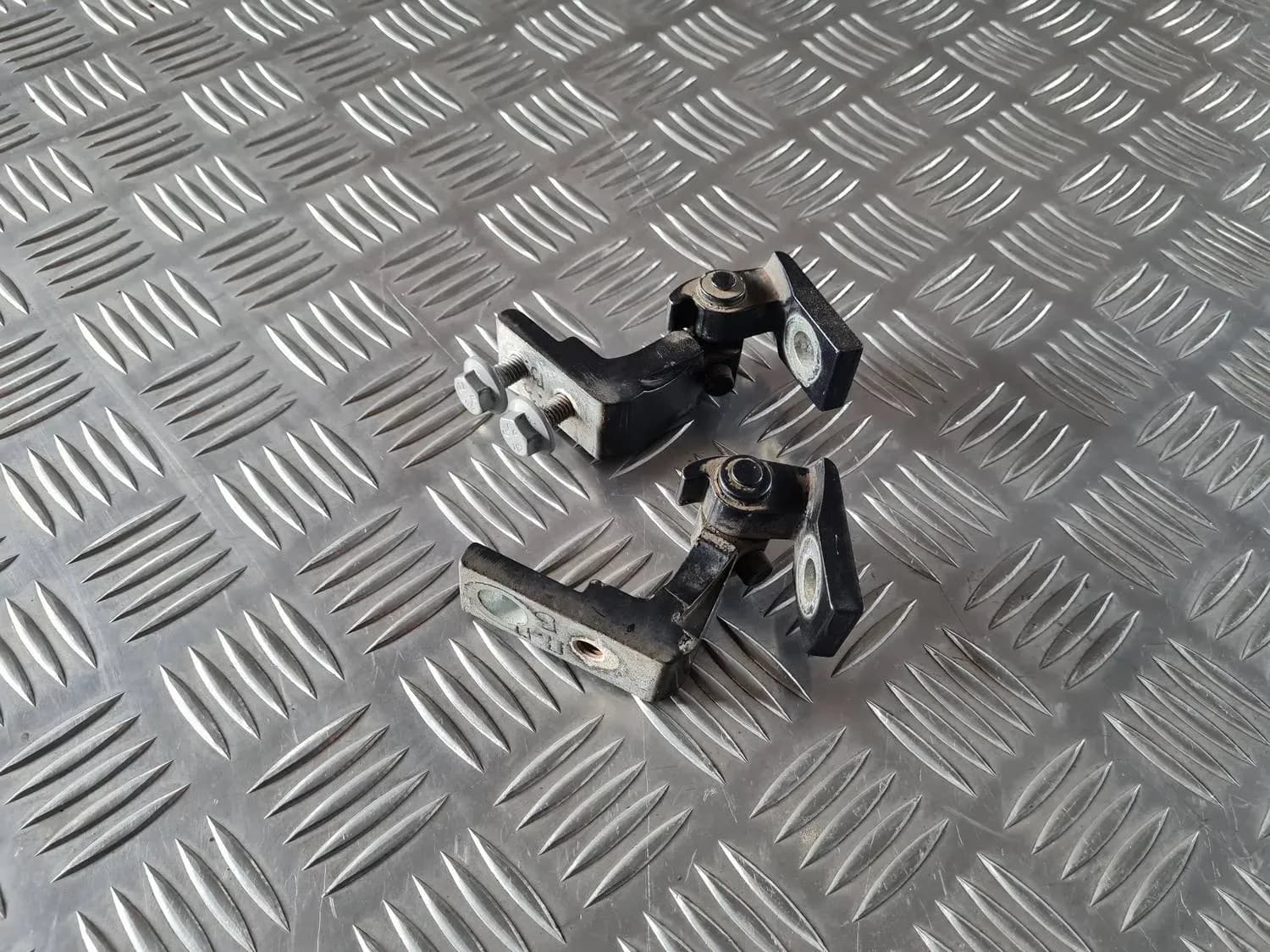 Bisagra de la puerta AUDI A6 2008 - foto 1