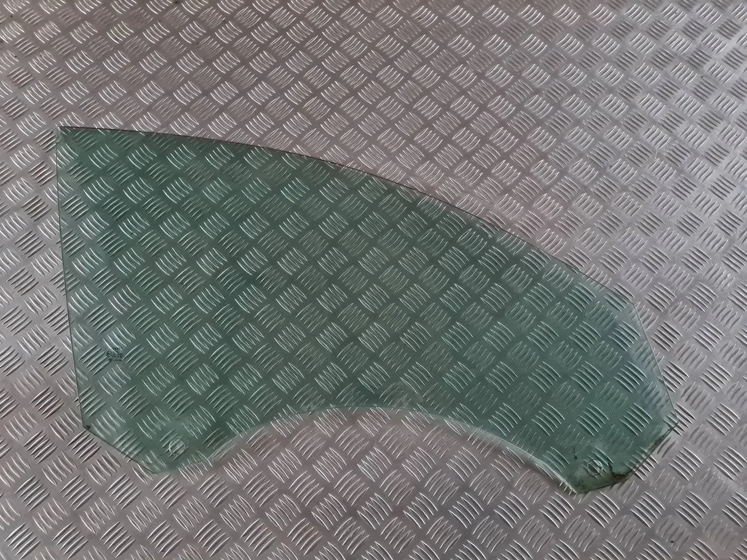 Cristal de la puerta delantera derecha AUDI A6 2008 - foto 1