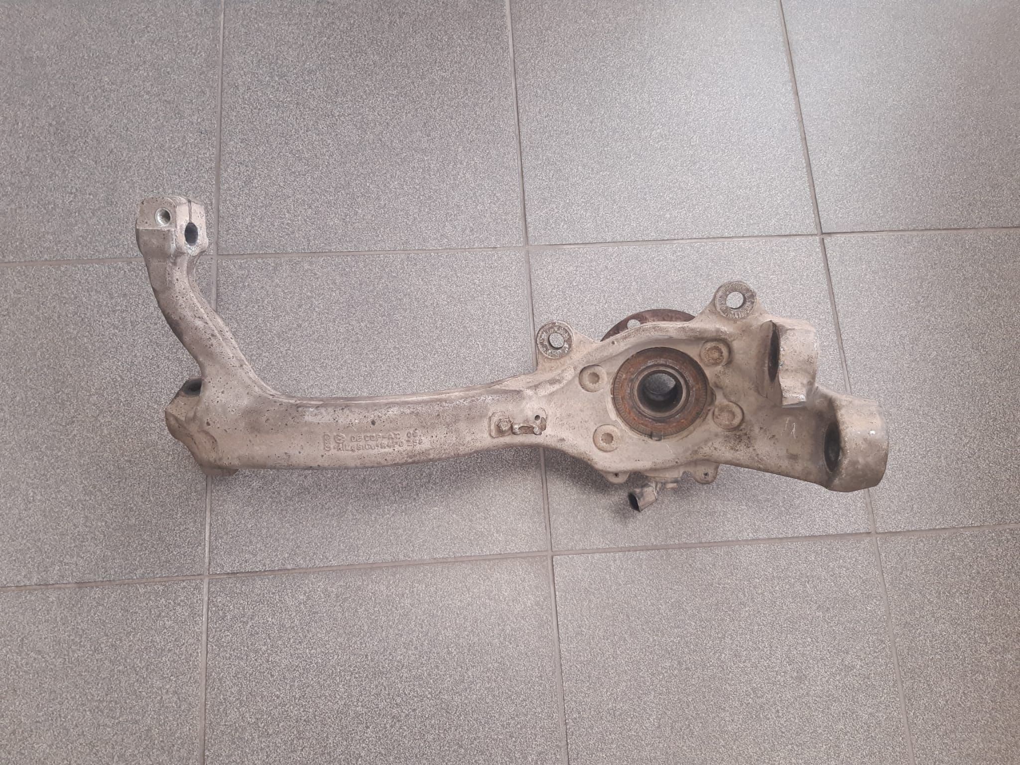 Cubo de la rueda delantera derecha AUDI A6 2008 - foto 1