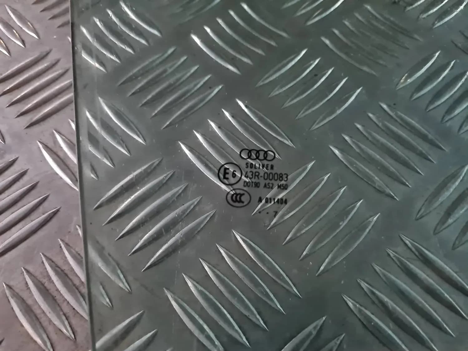 Cristal de la puerta delantera derecha AUDI A6 2008 - foto 2