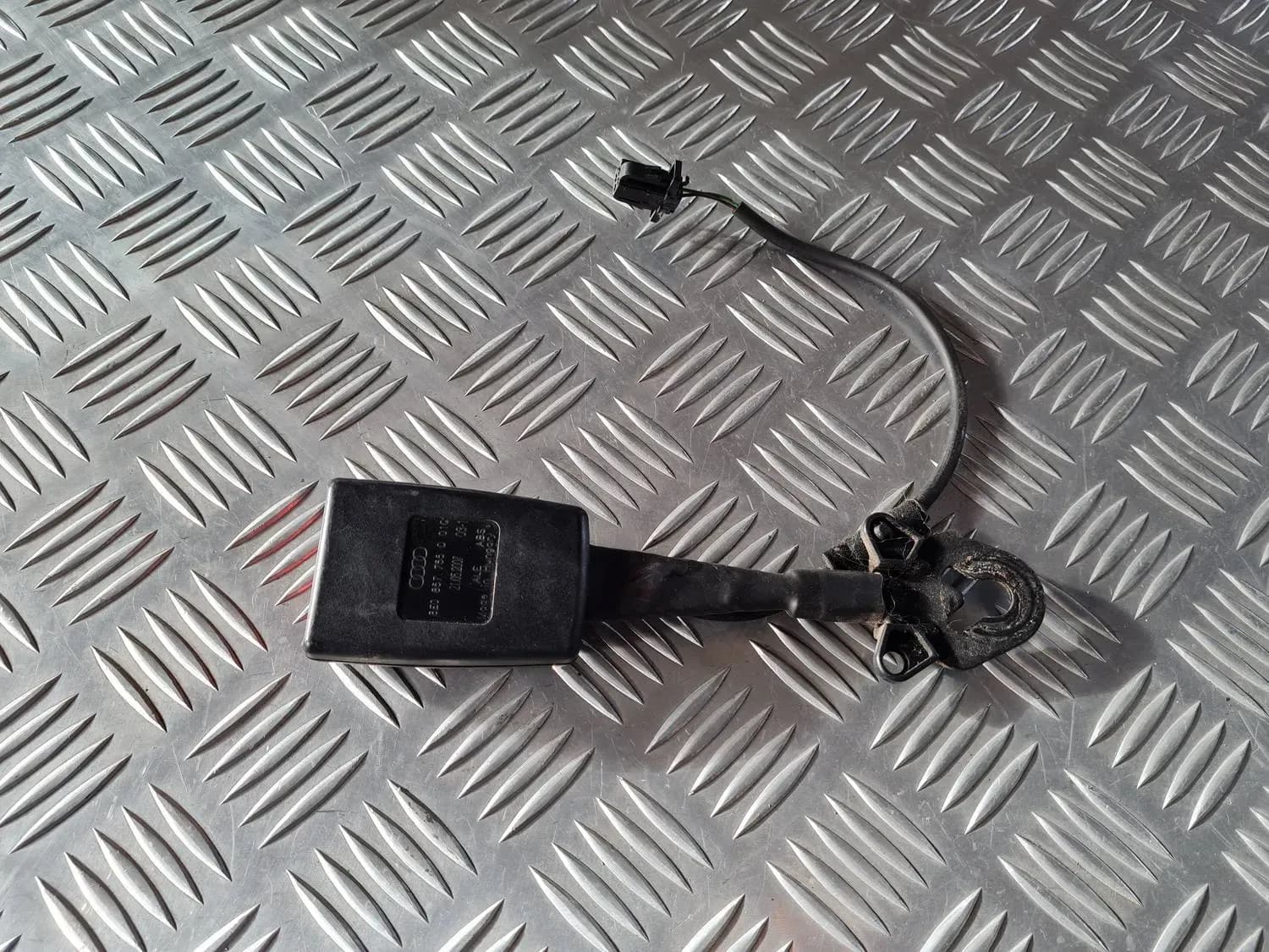 Hebilla del cinturón de seguridad delantero AUDI A6 2008 - foto 2