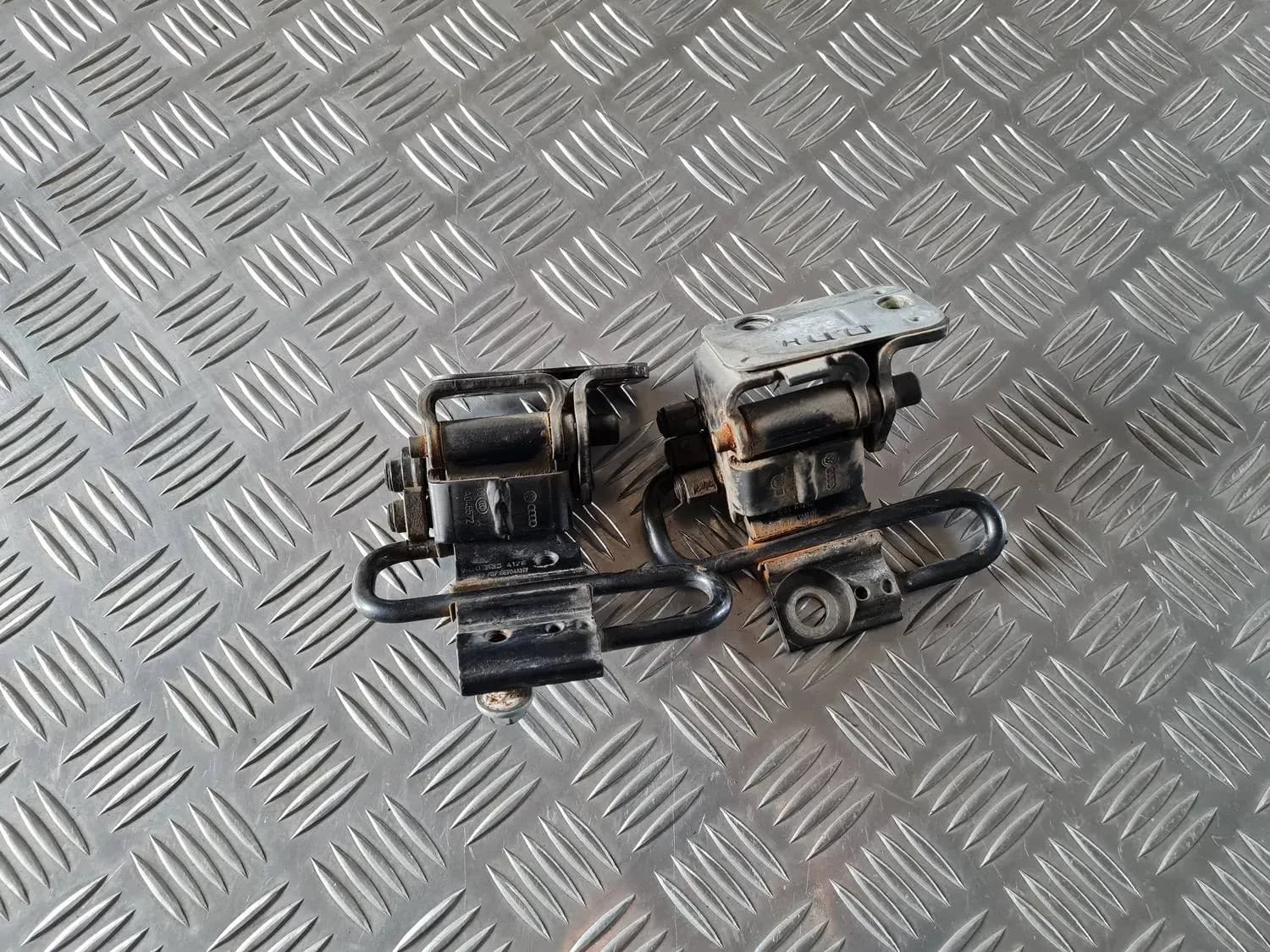 Bisagra de la puerta AUDI A6 2008 - foto 4