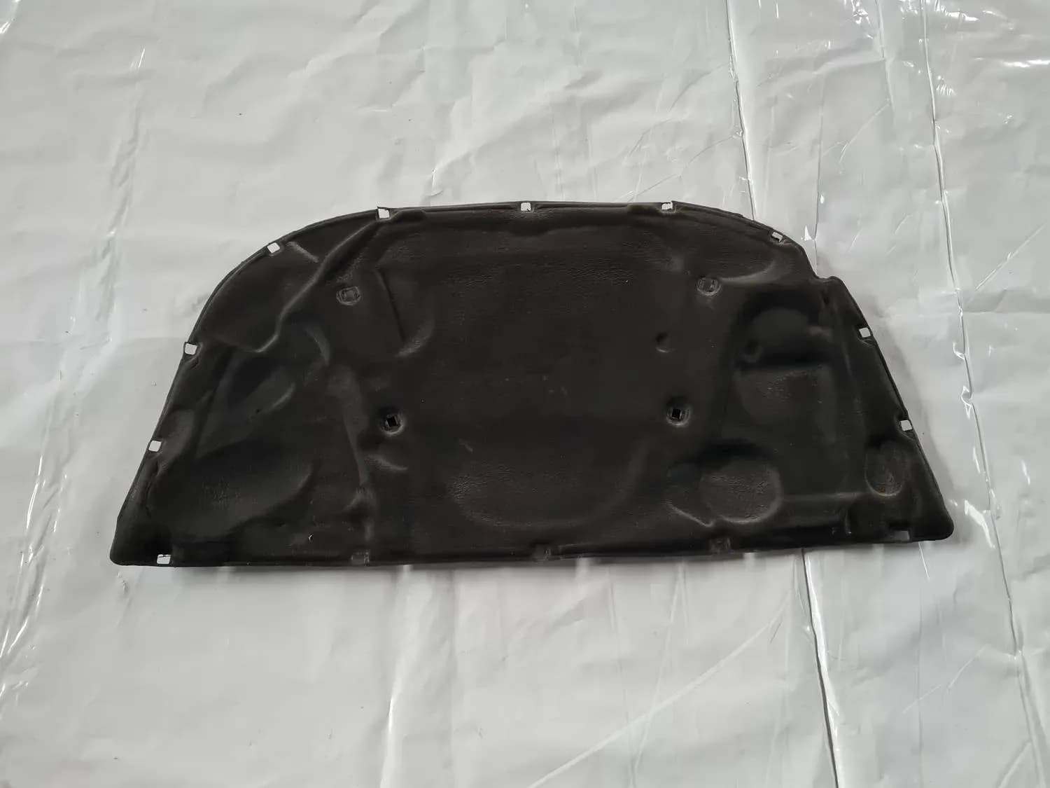 Insonorización del capó AUDI A6 2008 - foto 2