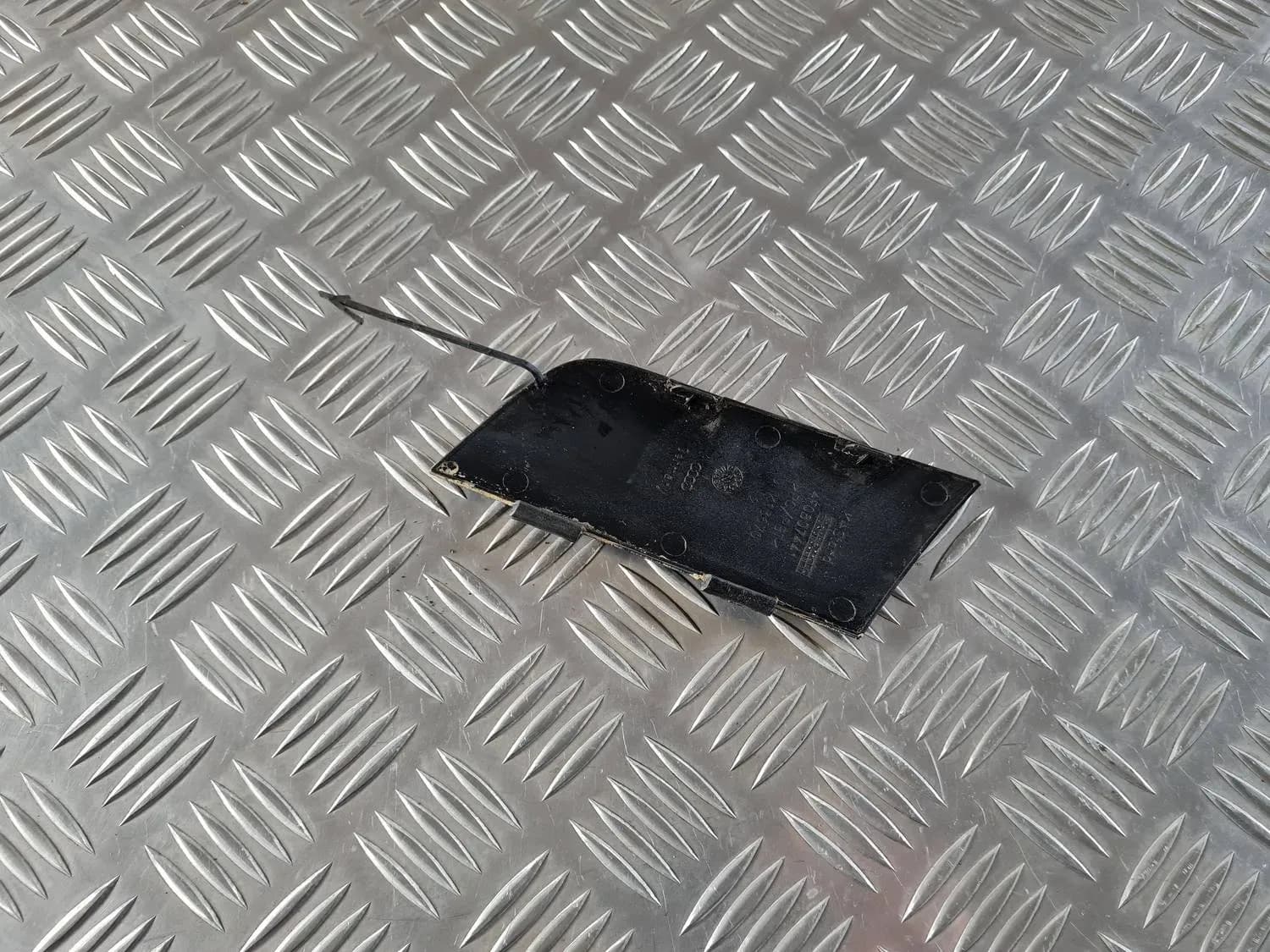 Cubierta del gancho de remolque del parachoques delantero AUDI A6 2008 - foto 3