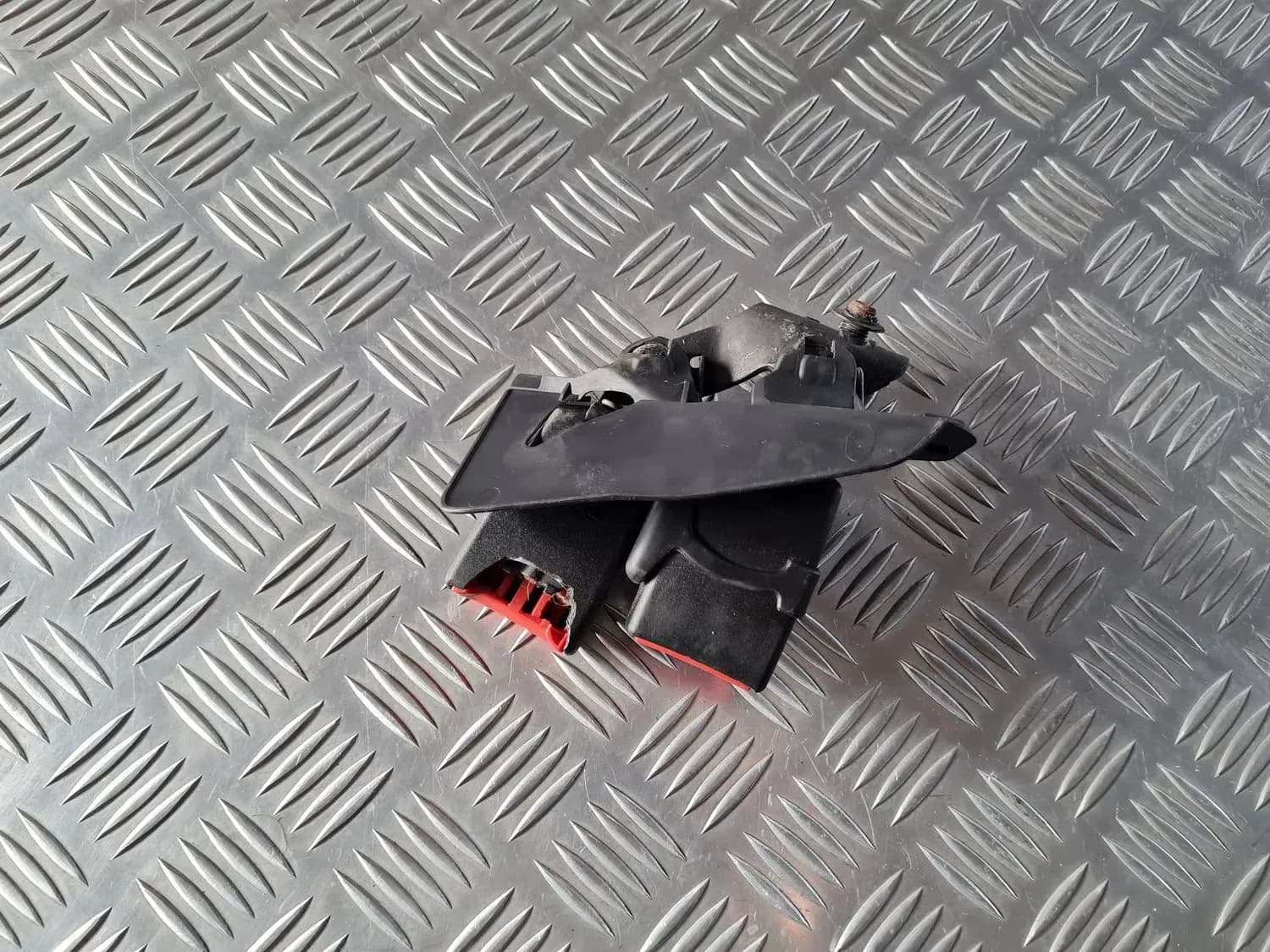 Hebilla del cinturón de seguridad trasero doble AUDI A6 2008 - foto 6