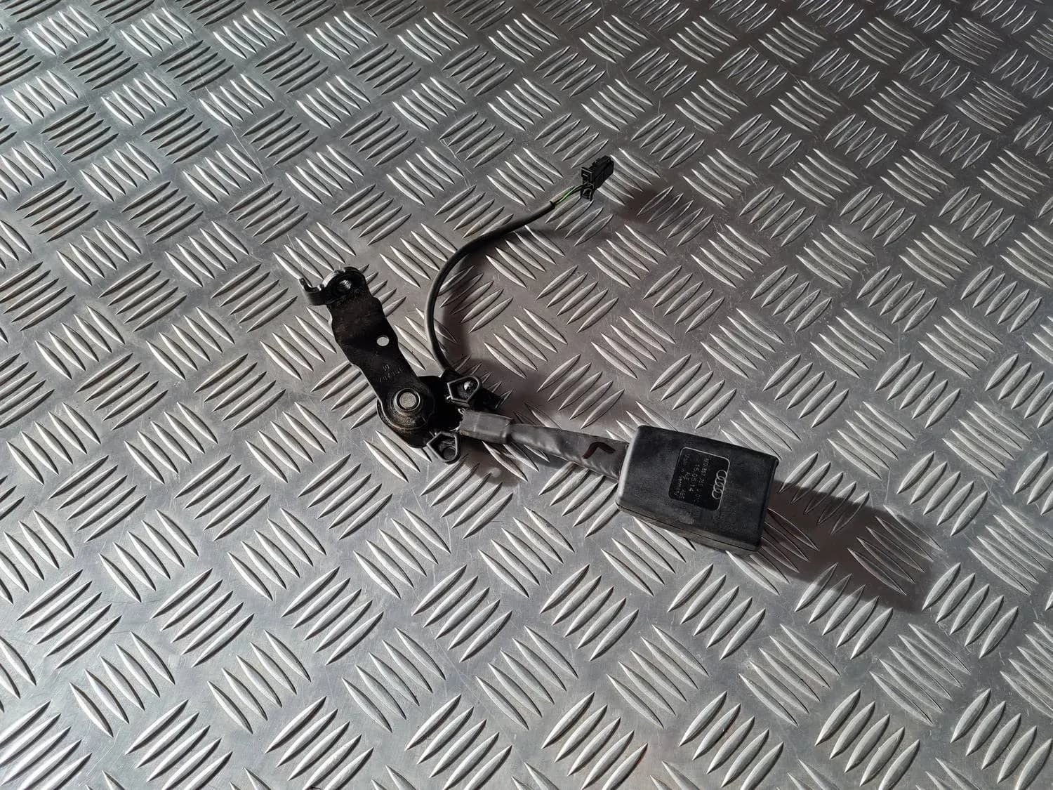 Hebilla del cinturón de seguridad delantero AUDI A6 2008 - foto 3