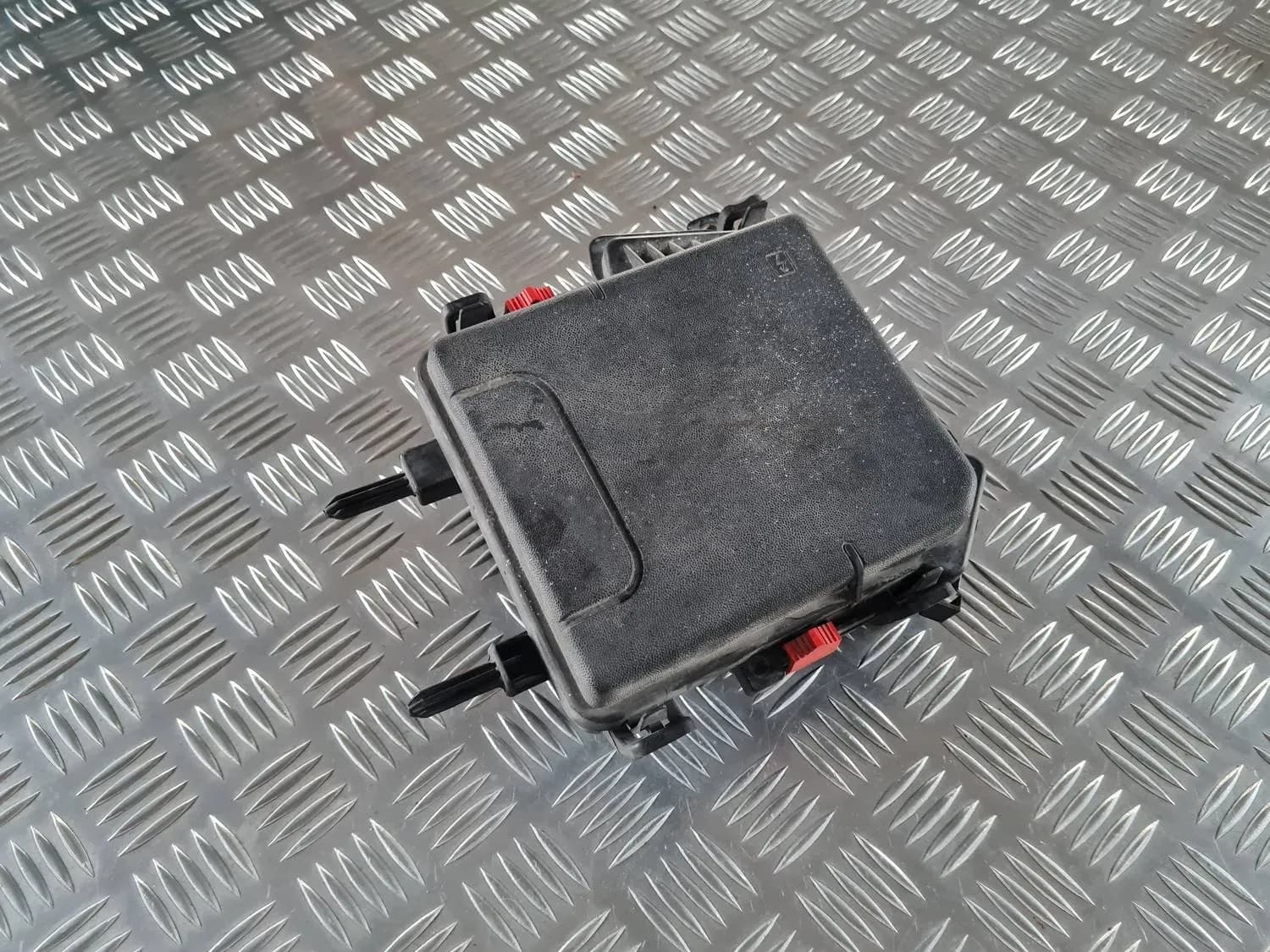 Caja de fusibles y relés RENAULT SCENIC III 2011 - foto 6