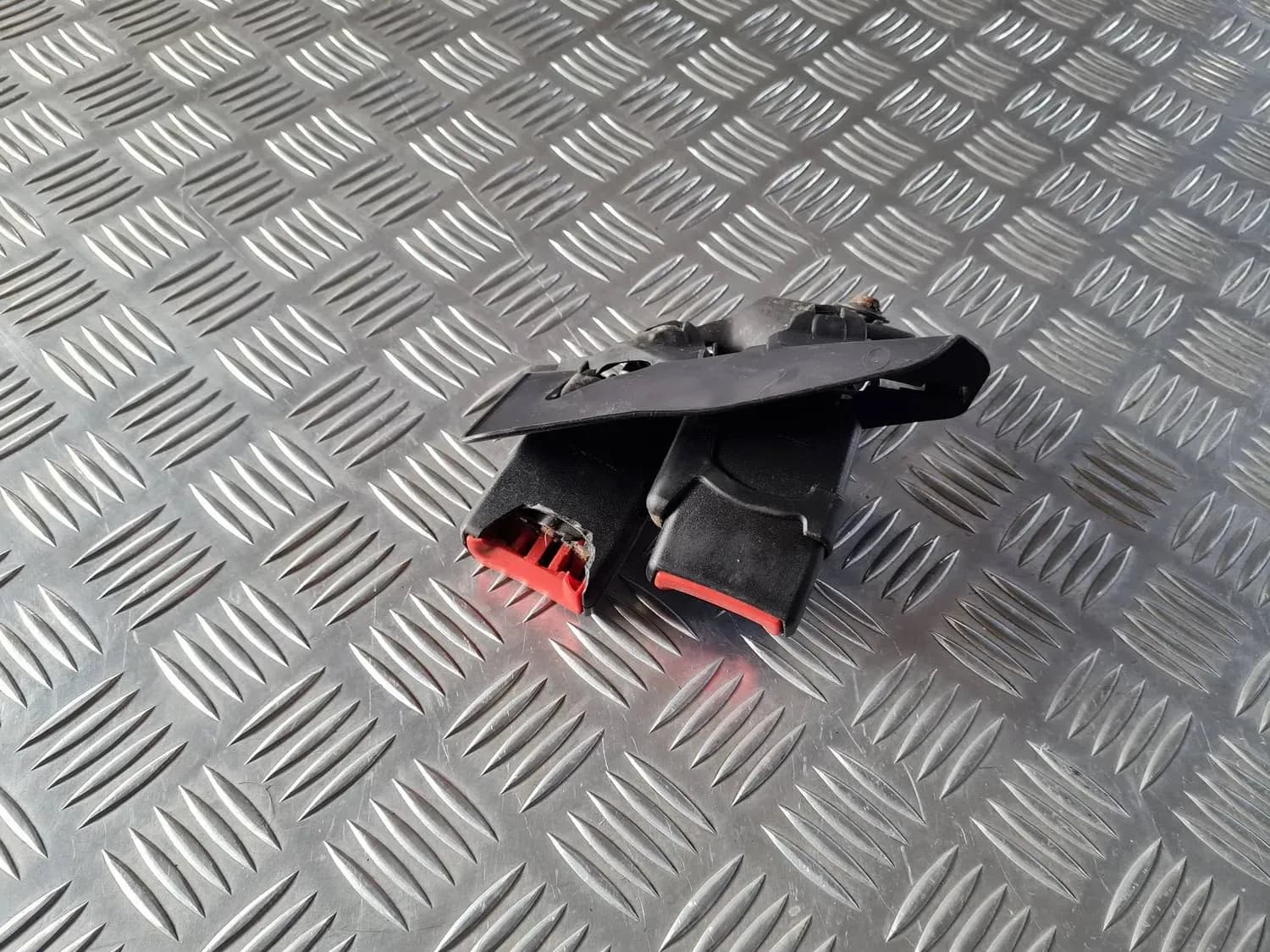 Hebilla del cinturón de seguridad trasero doble AUDI A6 2008 - foto 1