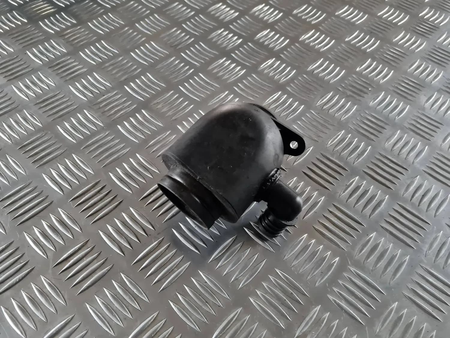 Resonador del filtro de aire AUDI A6 2008 - foto 1